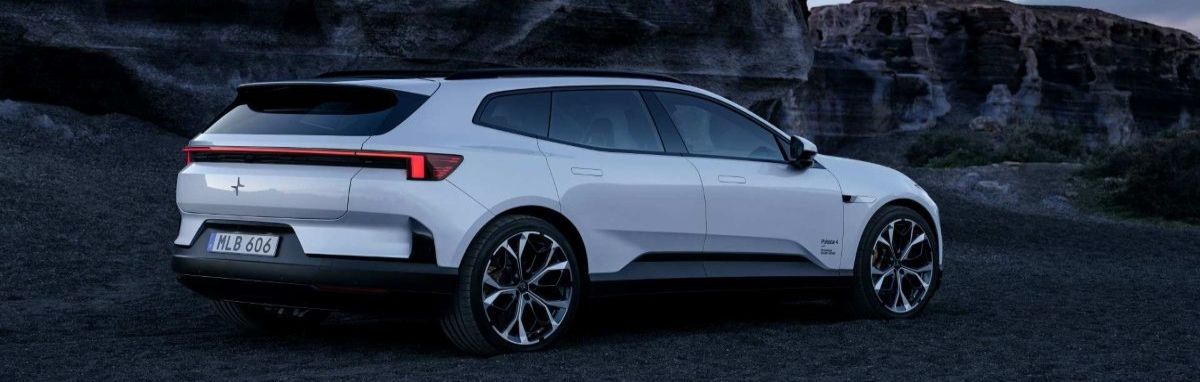 Praktikusabb karosszériával, de változatlanul brutális teljesítménnyel jön a Polestar 4 SUV