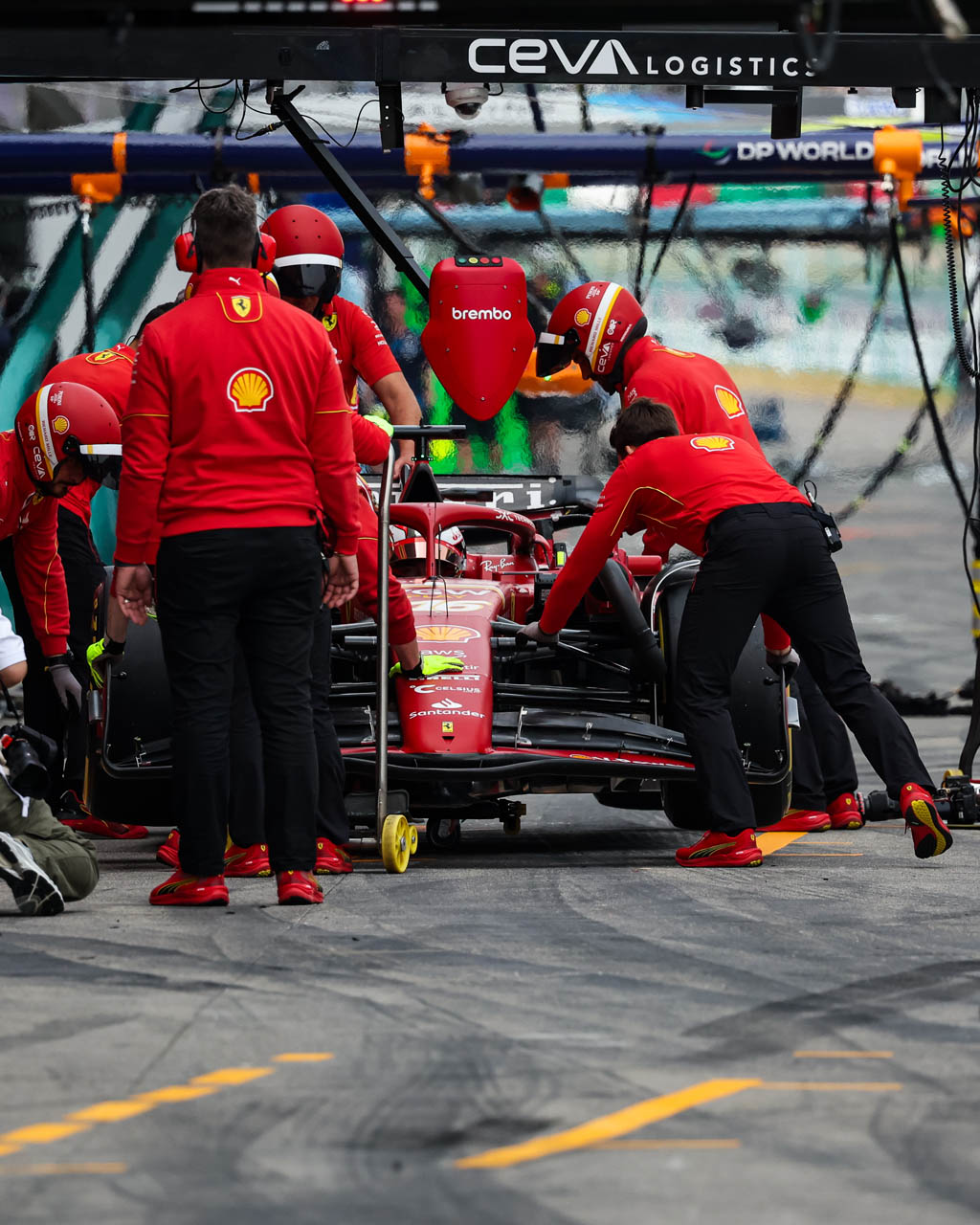 240052-scuderia-ferrari-japanese-gp-saturday 221fd51a-1dab-4b5a-86f3-a9b78c0bf4ef