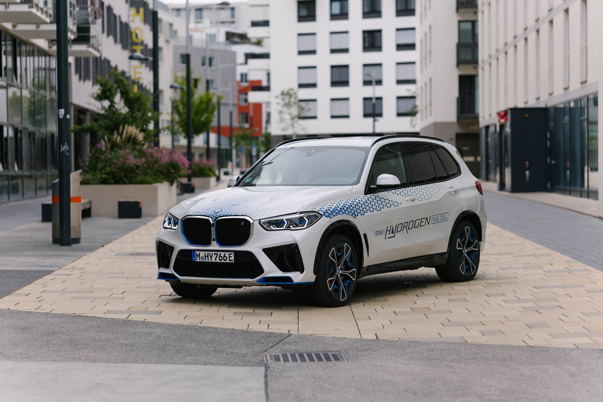 bmw-ix5-hydrogen-in-austria 11