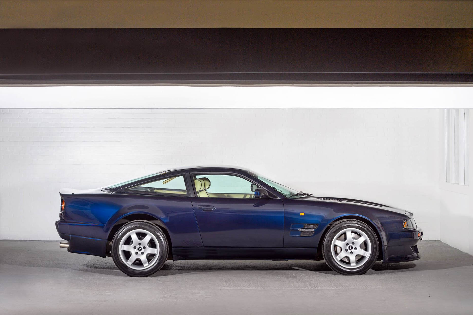 1998-Aston-Martin-V8-Vantage 5