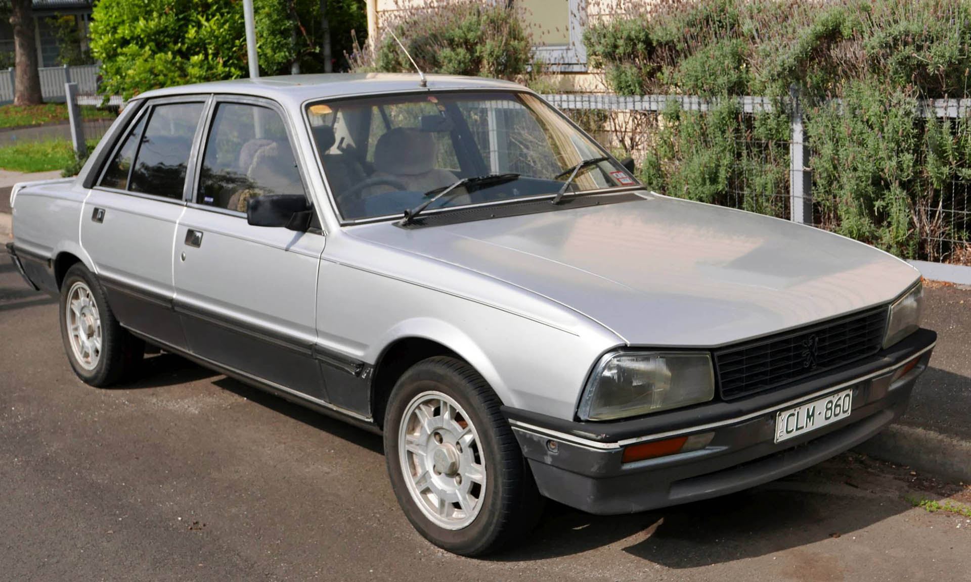 Peugeot-505 2