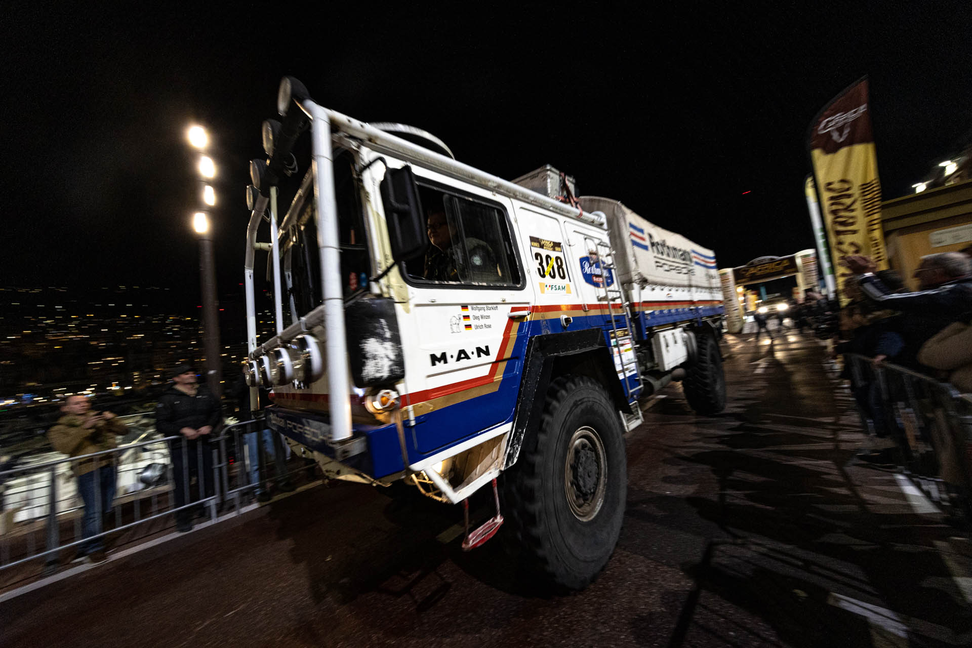 241228 BuitenhuisTim RallyTracks AER Startpodium PDX37373