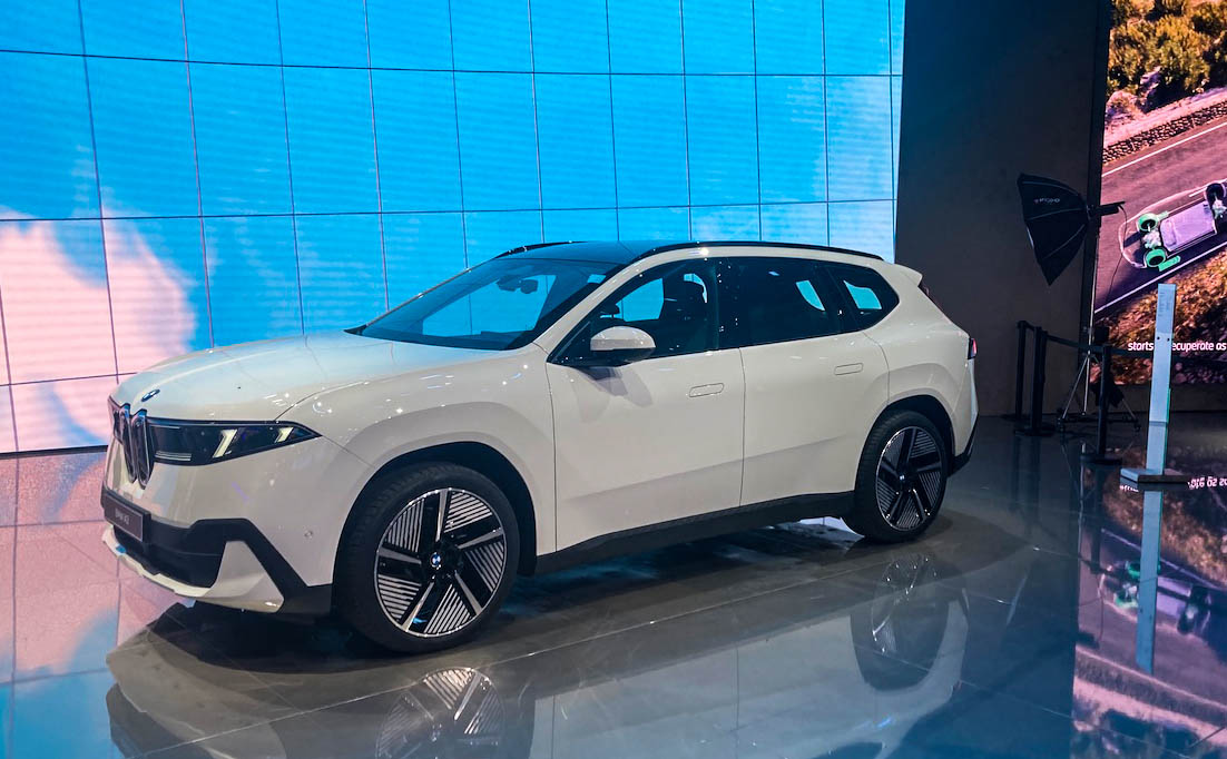 BMW iX3 01
