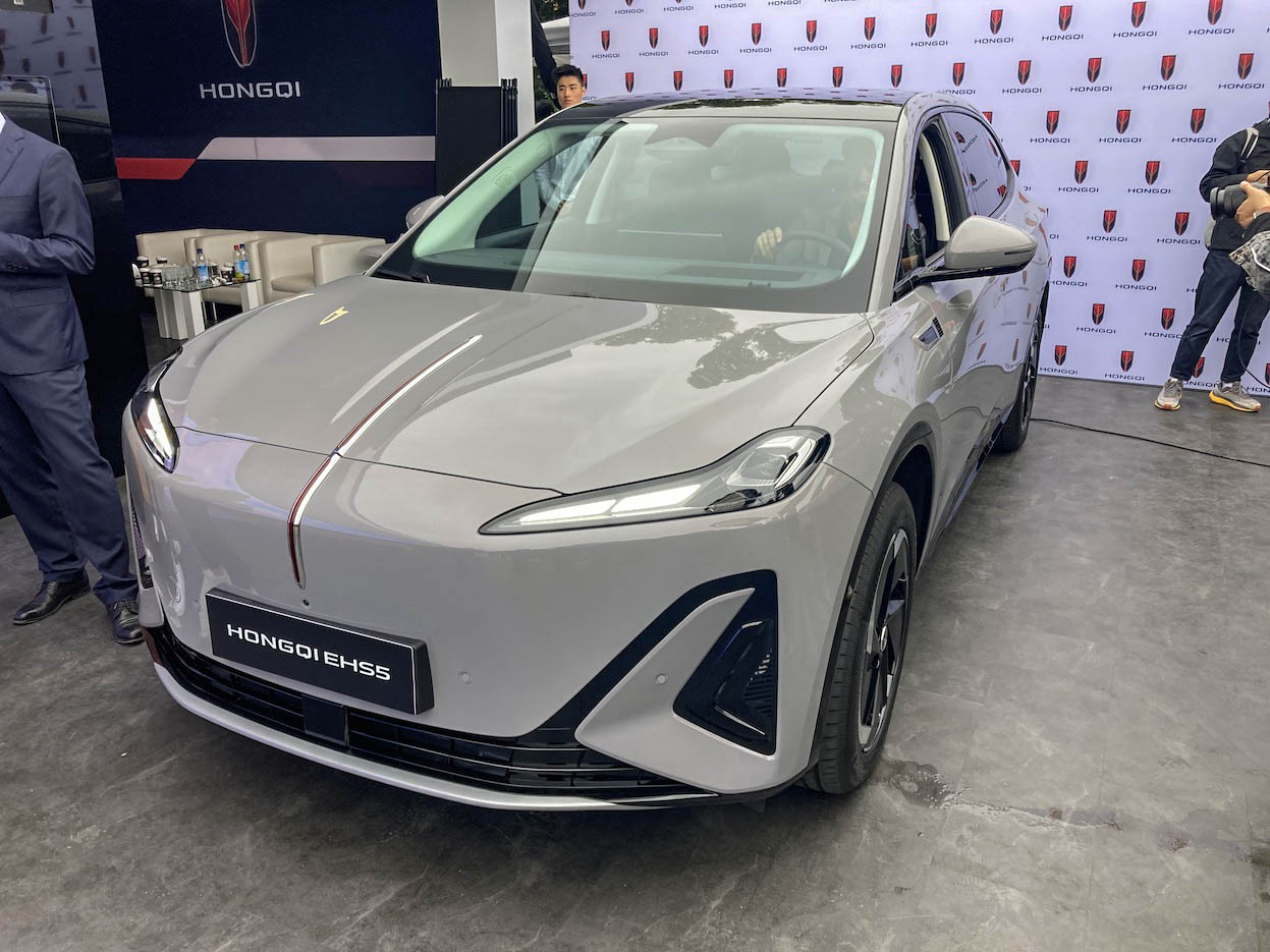 Hongqi EHS5