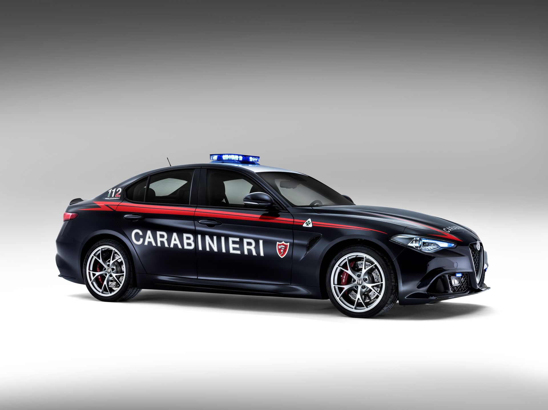 Alfa Romeo Giulia Quadrifoglio Carabinieri 01