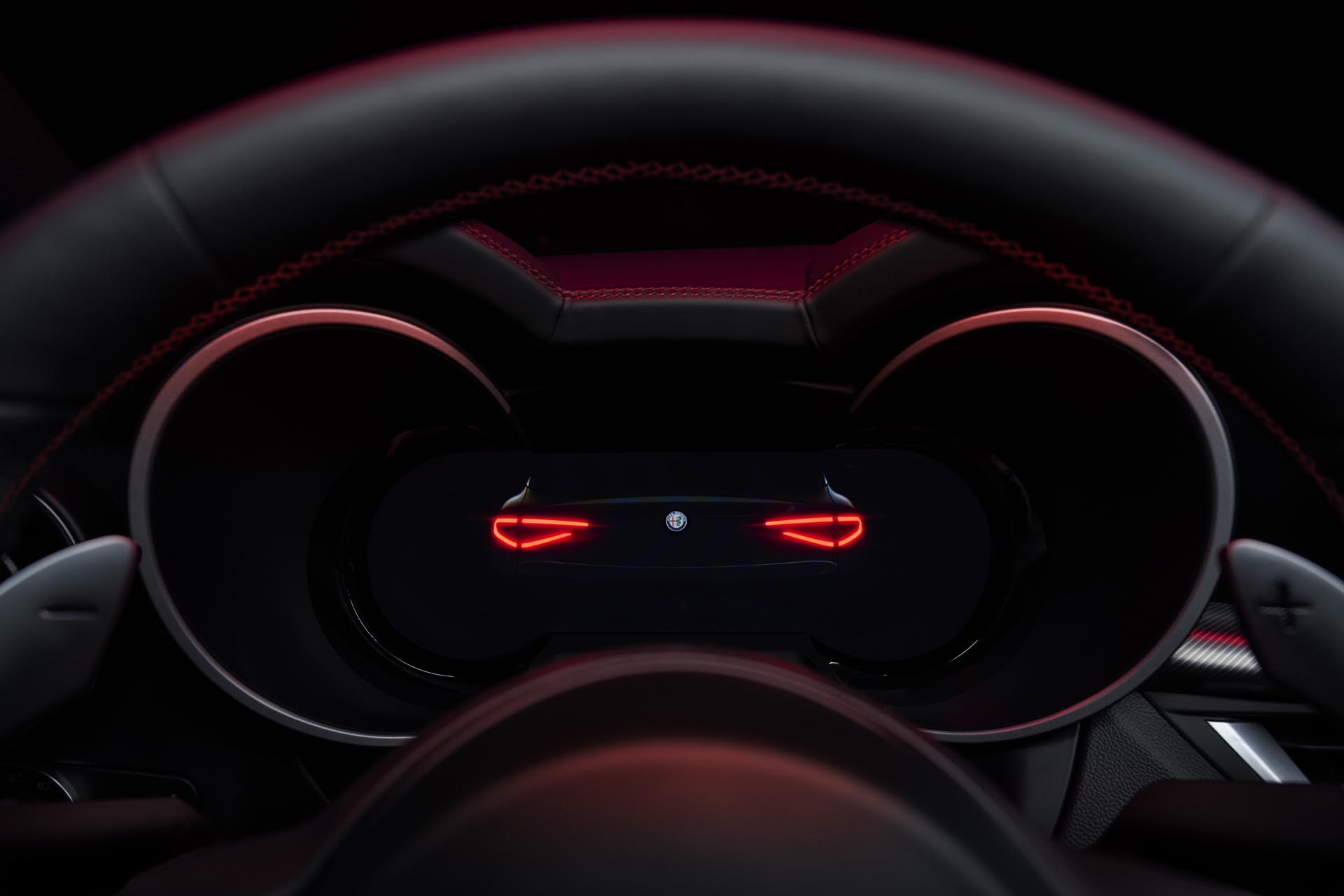 Stelvio Cluster MSB7101Close