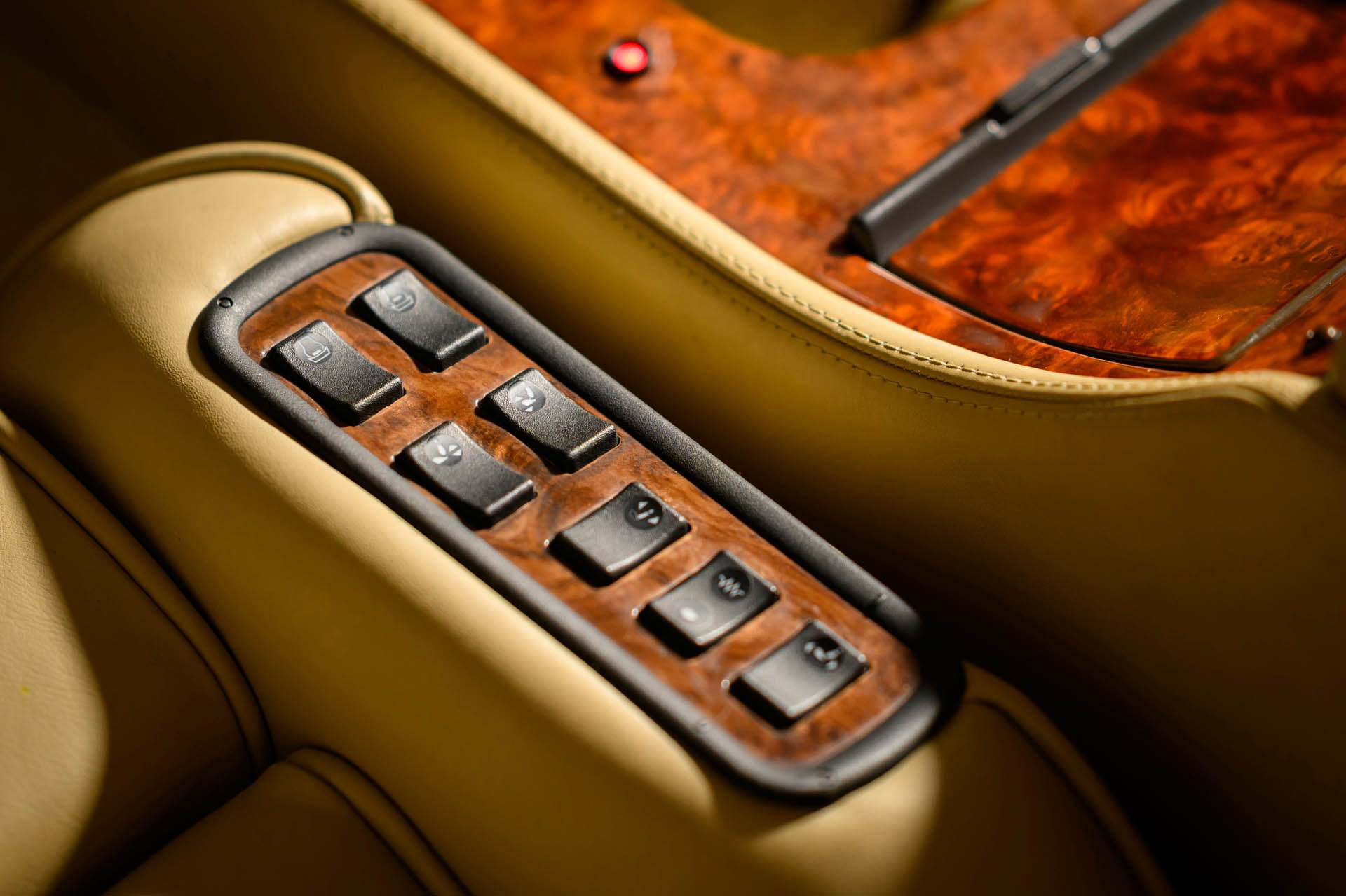 Aston Martin V8 Vantage V550 18