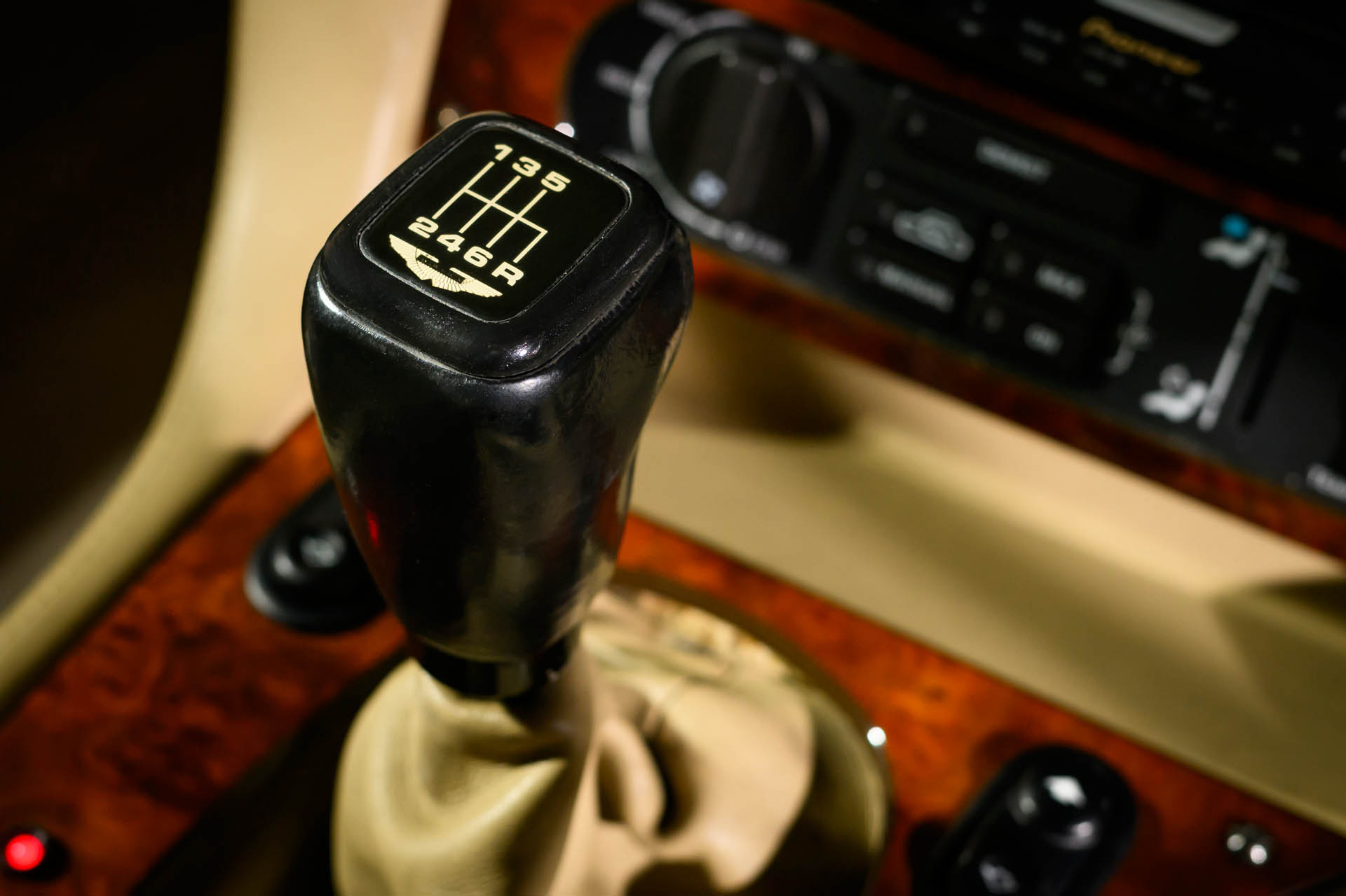 Aston Martin V8 Vantage V550 19