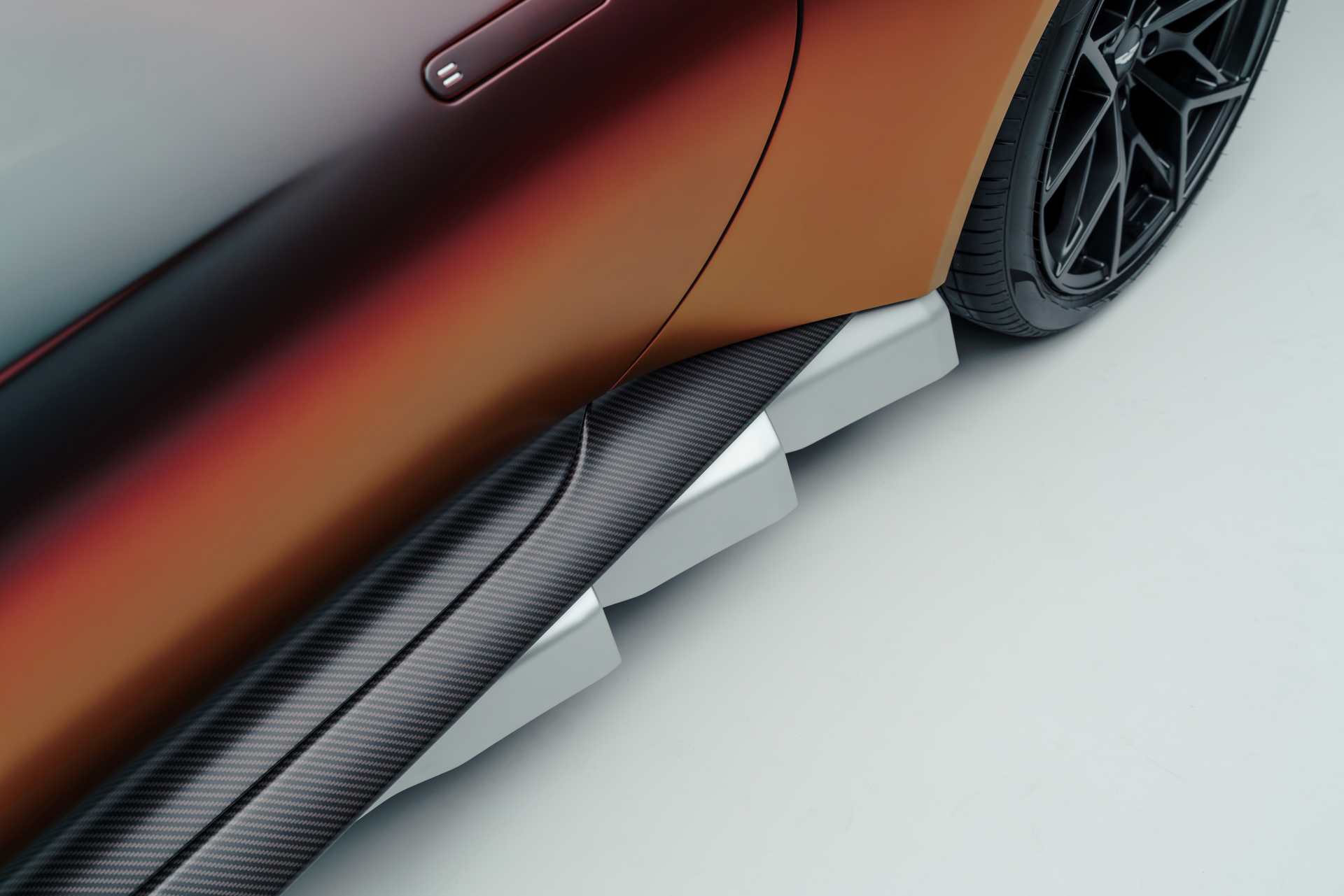 Aston Martin Valen 18