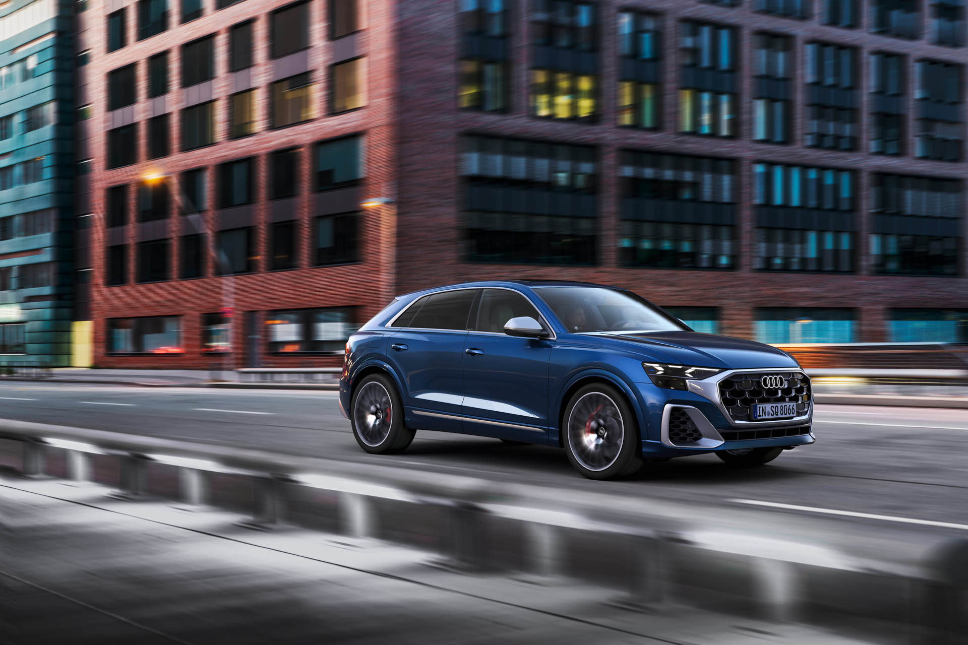 Audi SQ8 2023 01