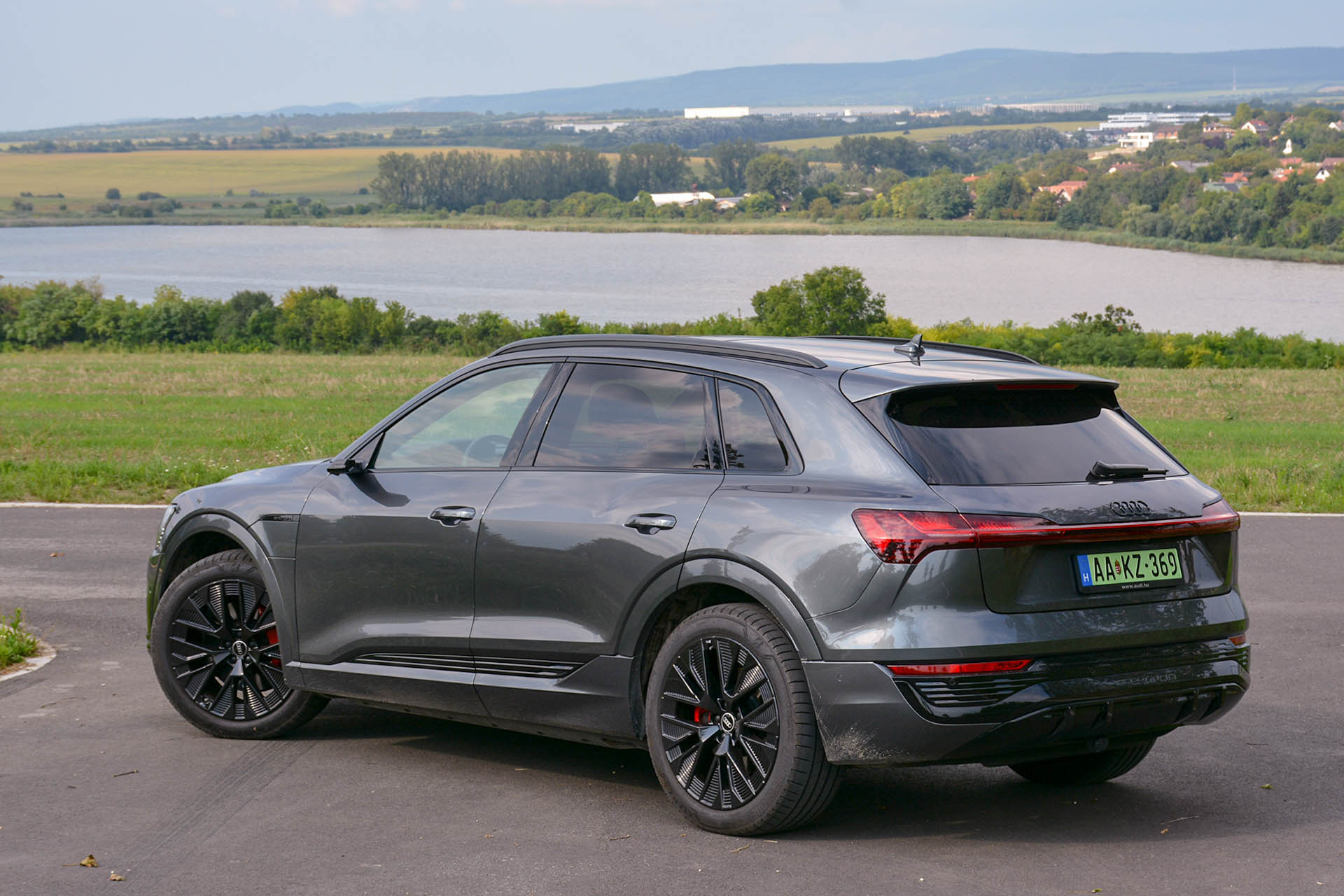 Audi Q8 e-tron S-Line 55 quattro 18