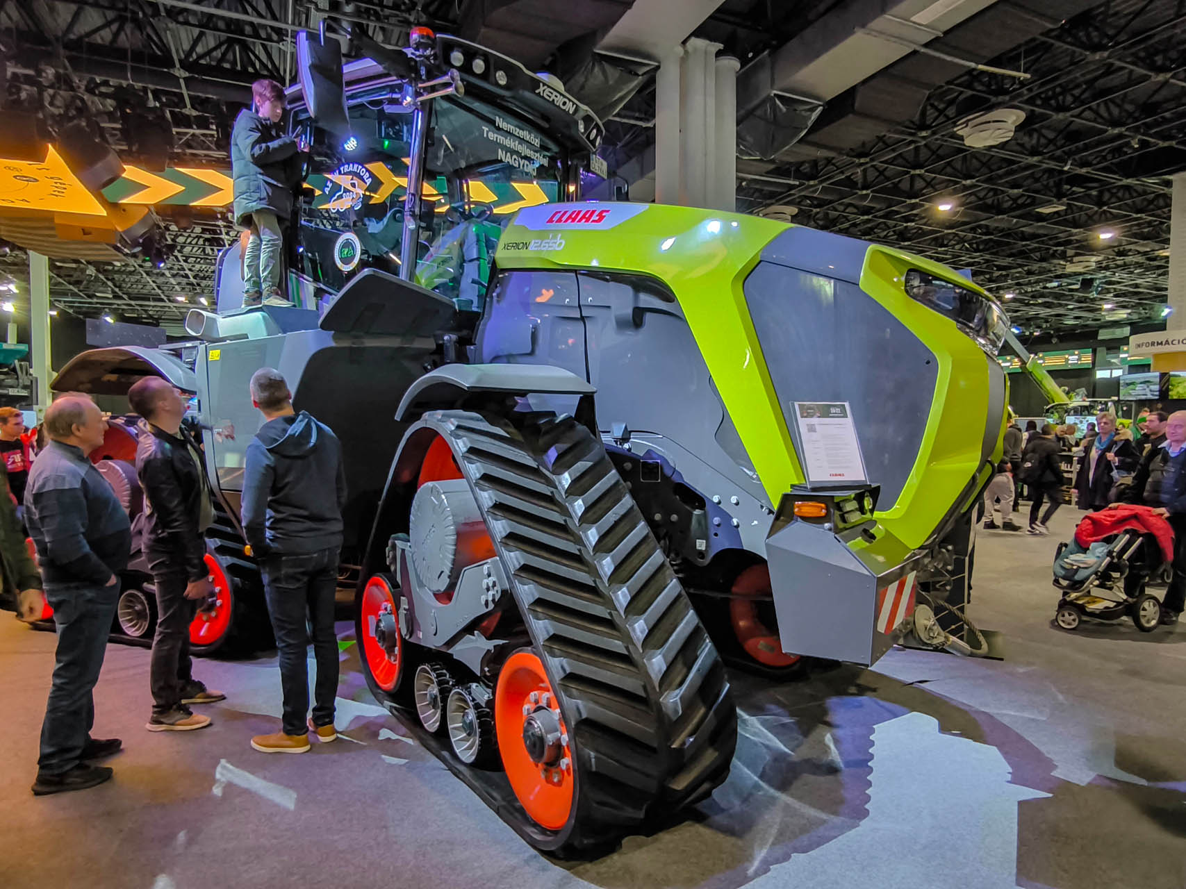 axial sajtotajekoztato 03