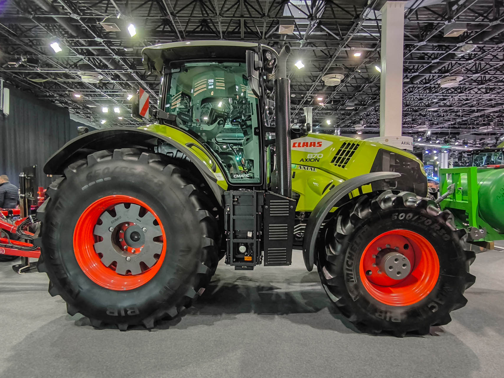 axial sajtotajekoztato 10
