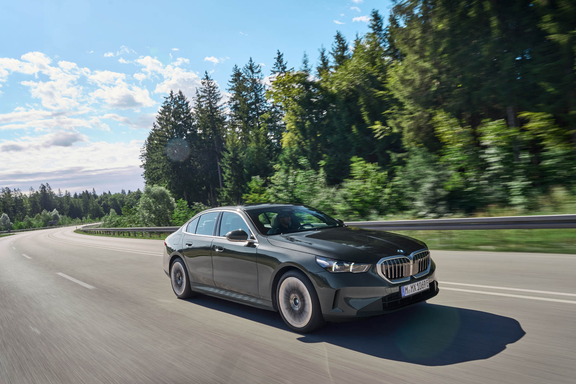 BMW 530e 2023 06