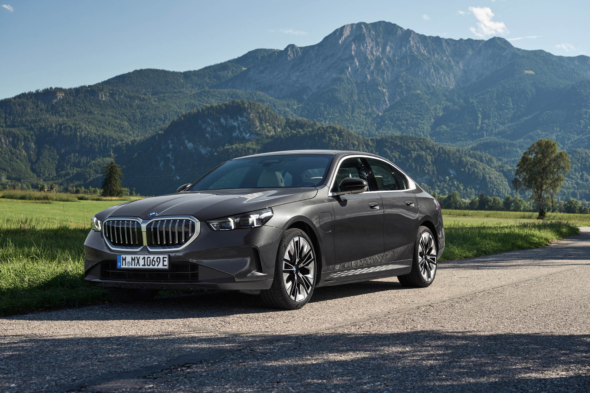 BMW 530e 2023 09