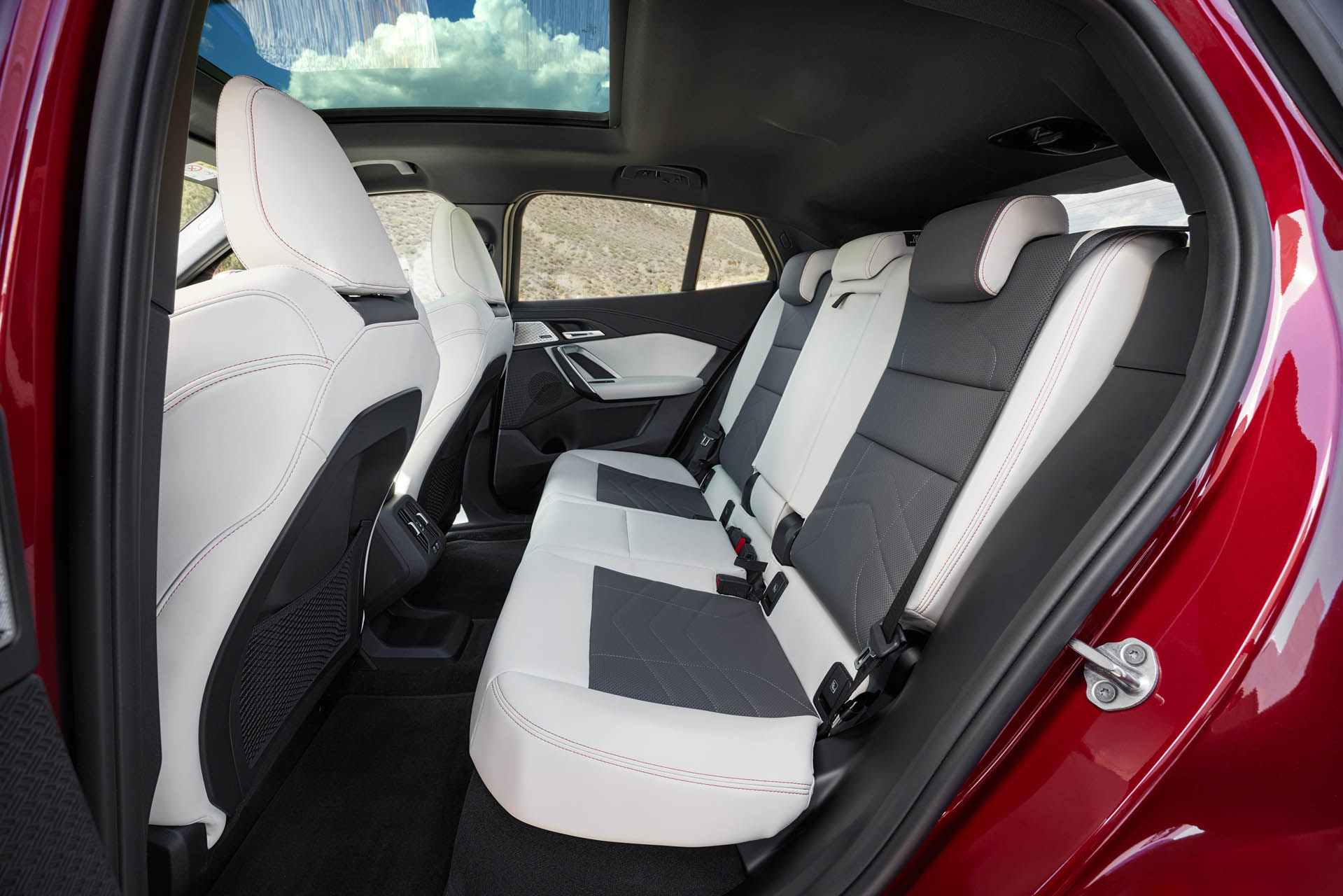 BMW iX2 xDrive30 05