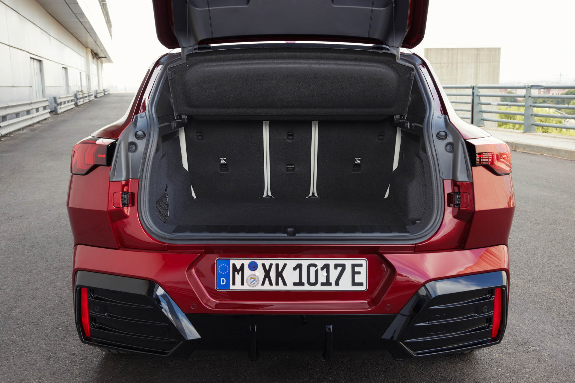 BMW iX2 xDrive30 09
