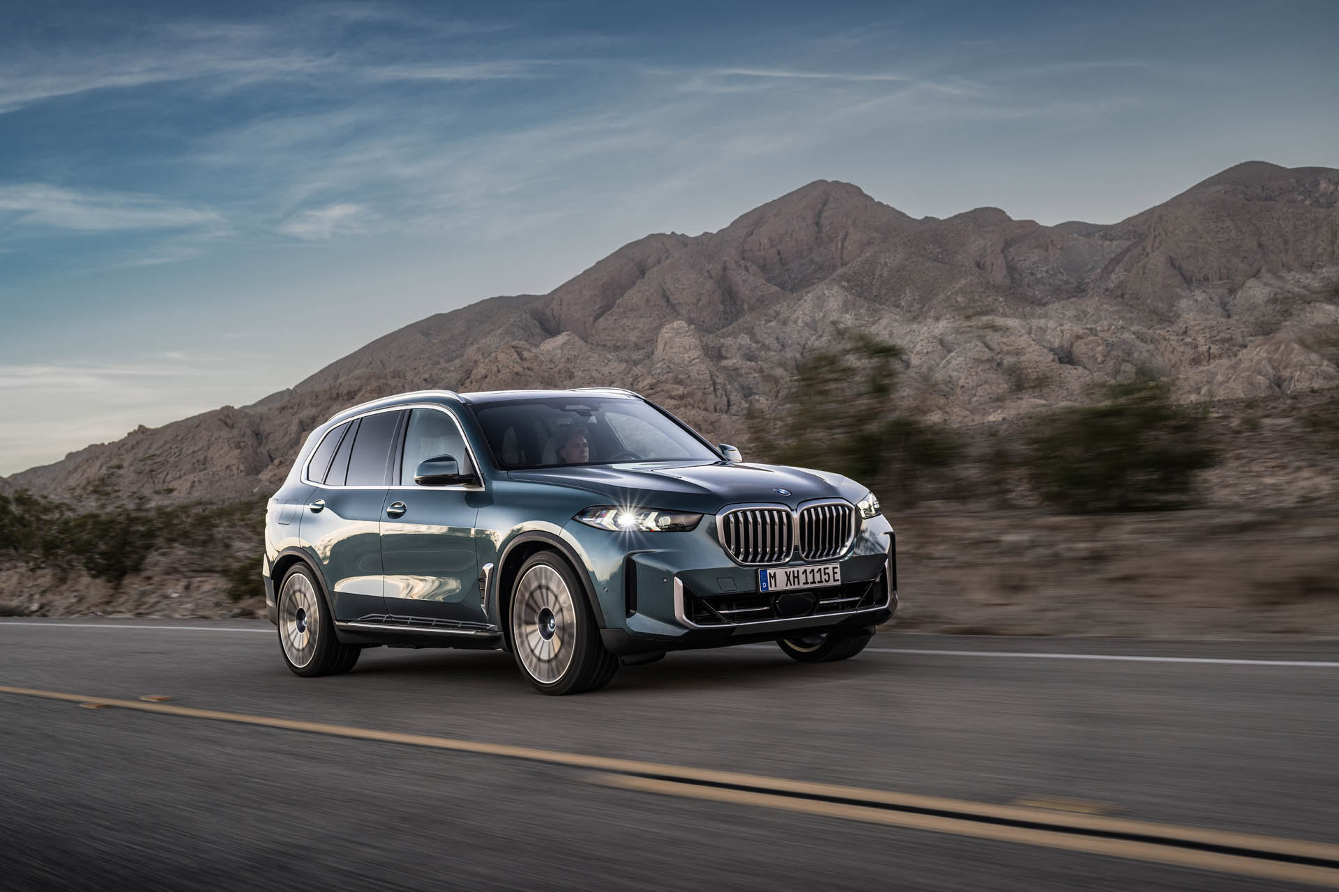bmwx5-2023c
