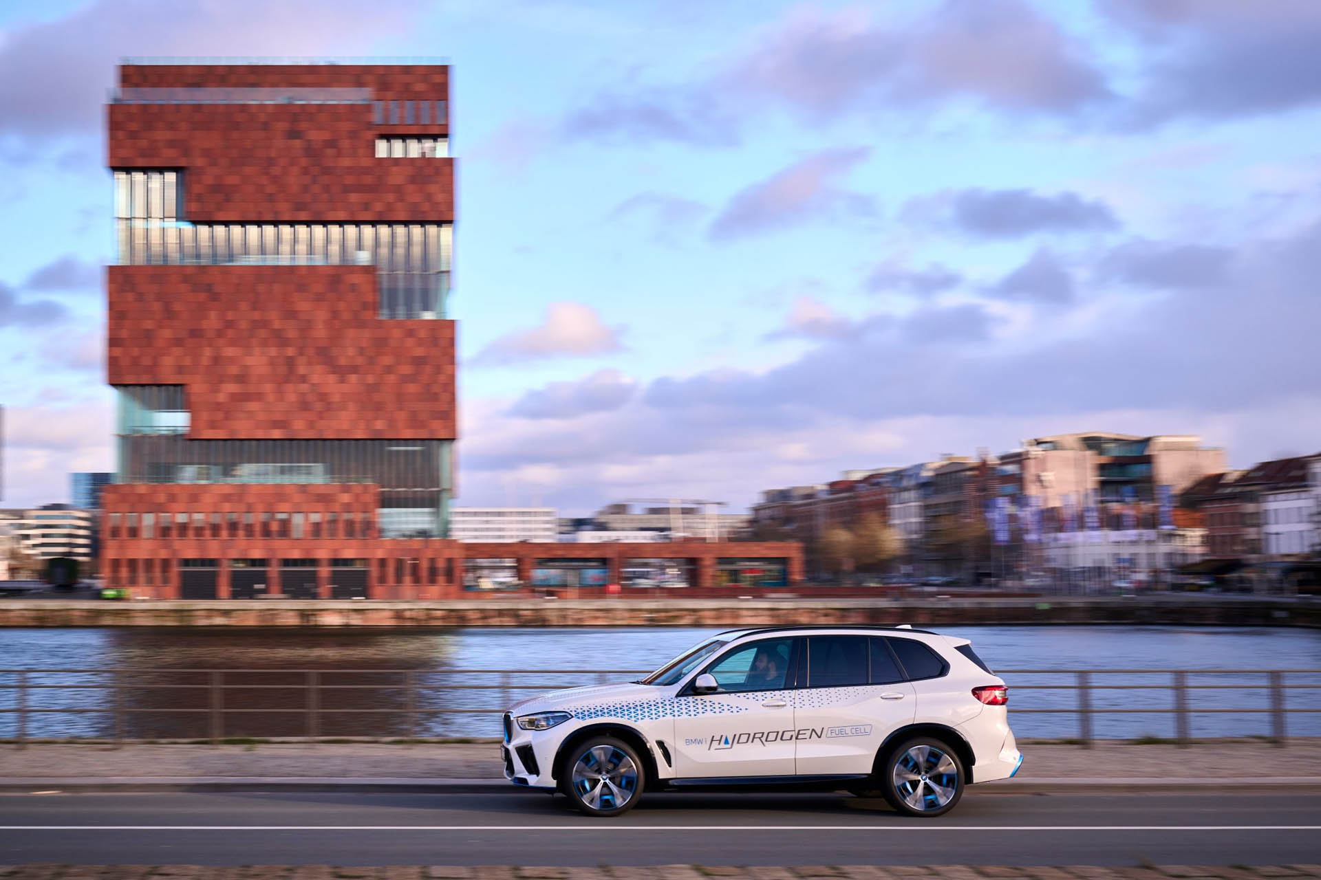 BMW iX5 Hydrogen 21