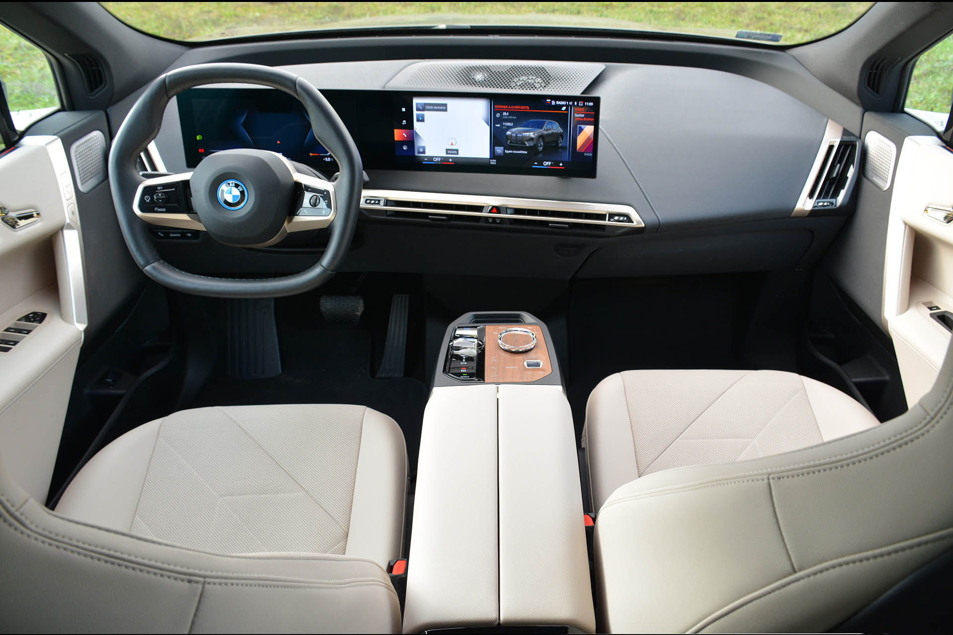 bmwixm60-2022c