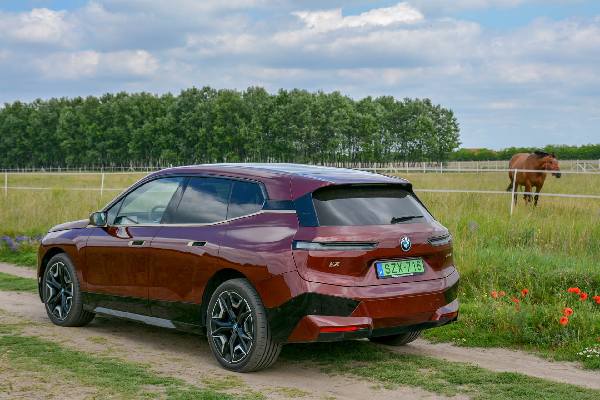 bmwiX50-2022l