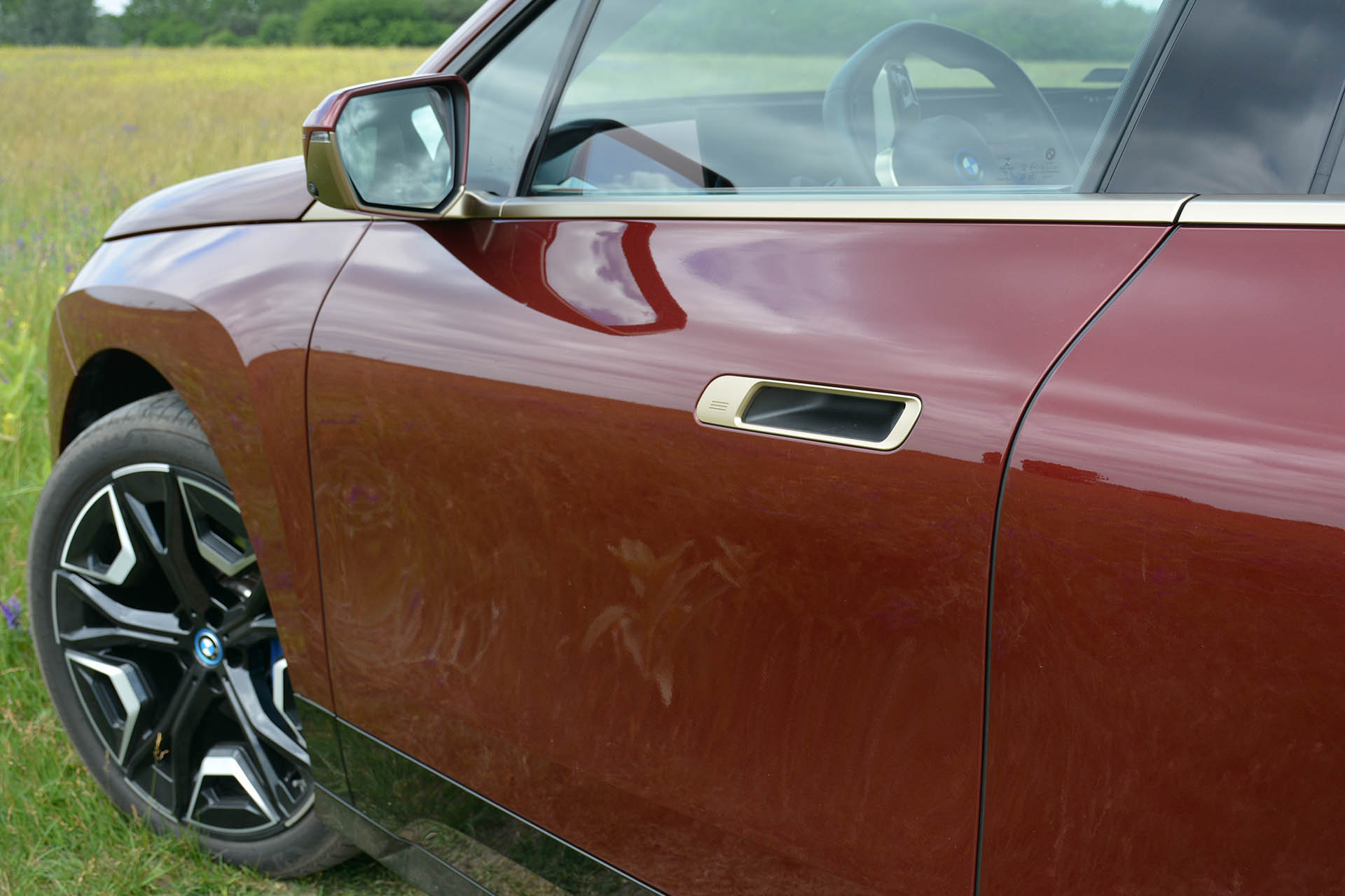 bmwiX50-2022m