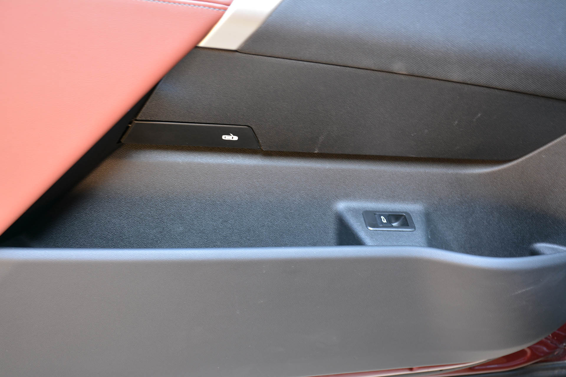 bmwiX50-2022t