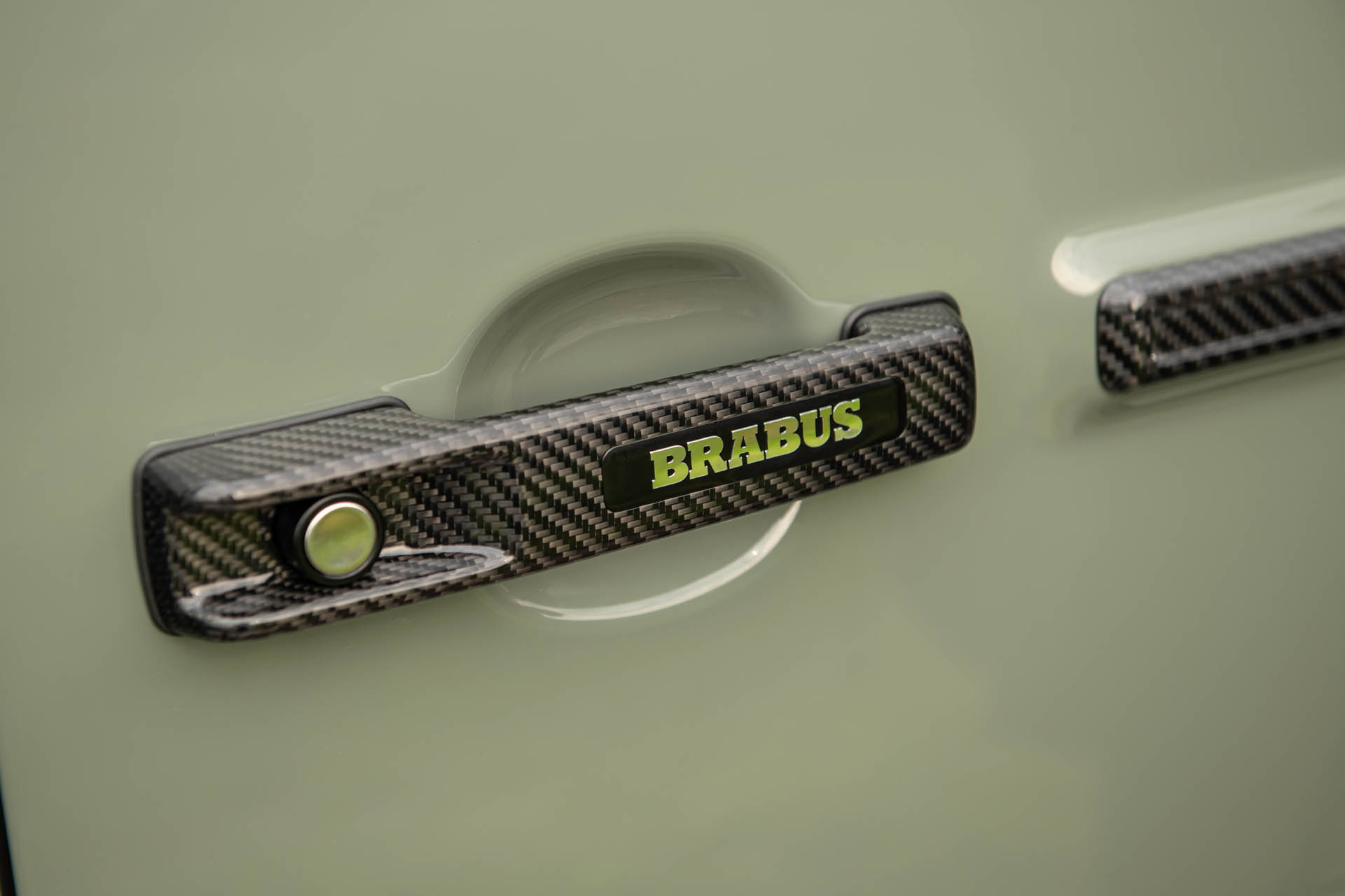 BRABUS 800 4x4 Stealth Green 32