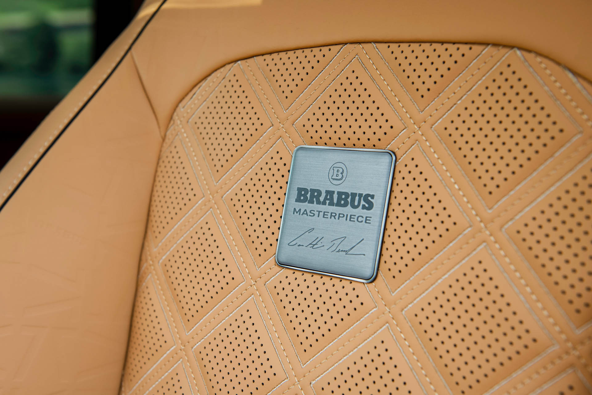 BRABUS 800 4x4 Stealth Green 37