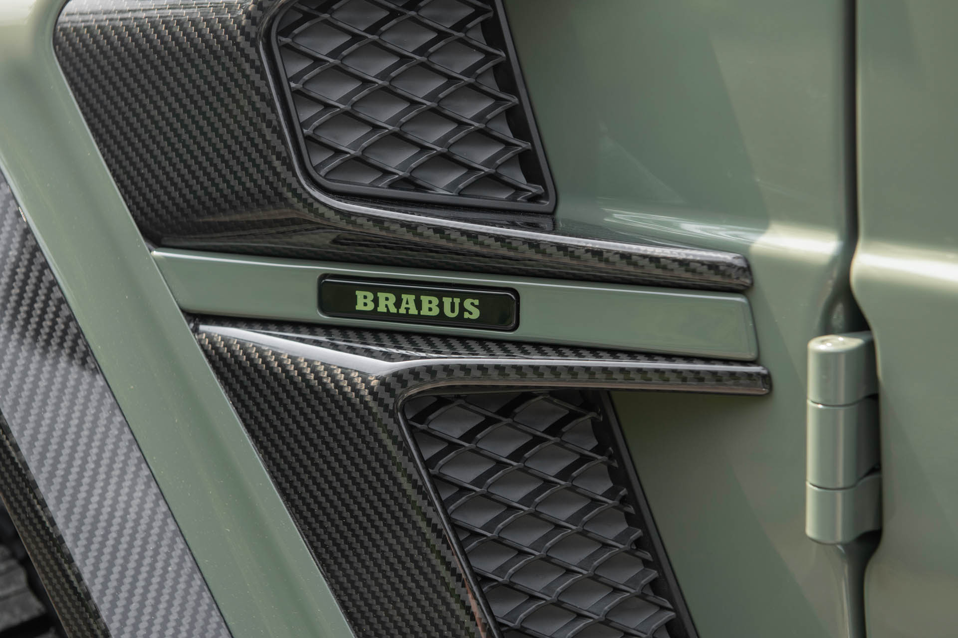 BRABUS 800 4x4 Stealth Green 403