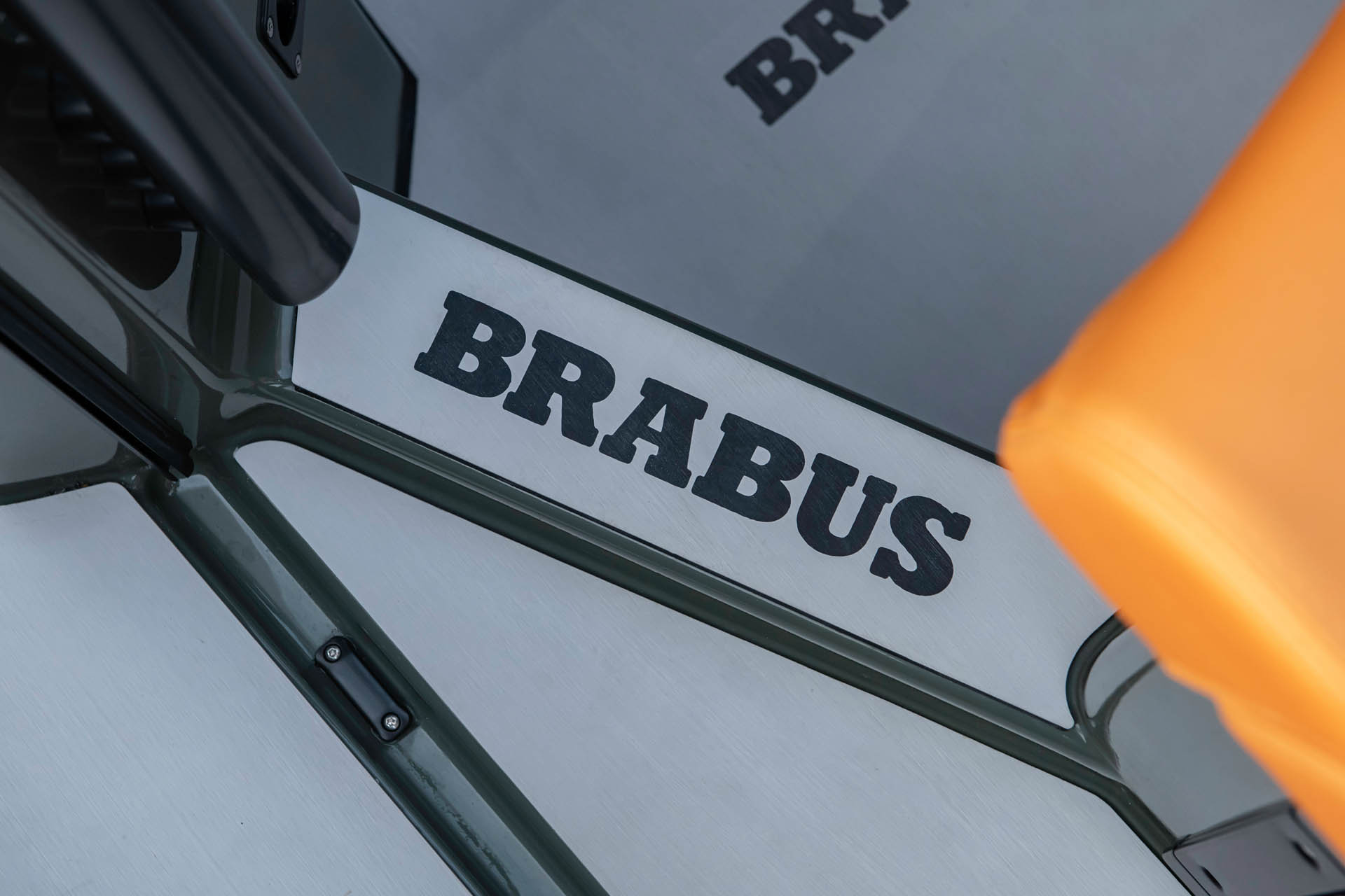 BRABUS 800 4x4 Stealth Green-M-AMG G 63 4x4 On Location 240