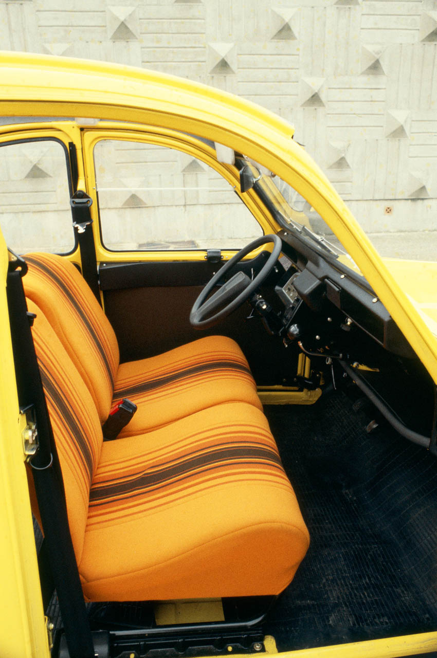Citroen 2CV 6 Club 1980 02