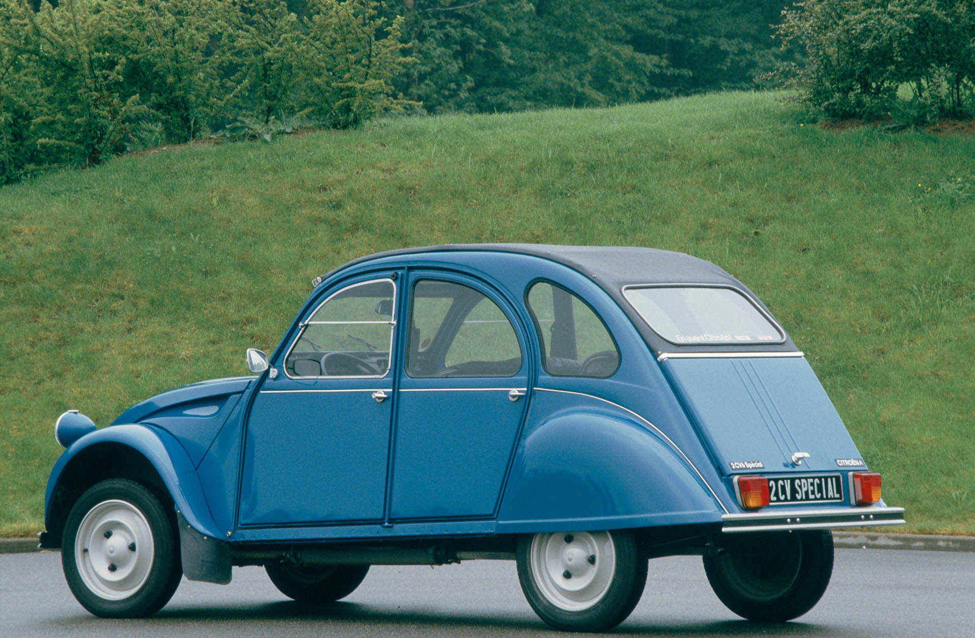 Citroen 2CV 6 Special 02