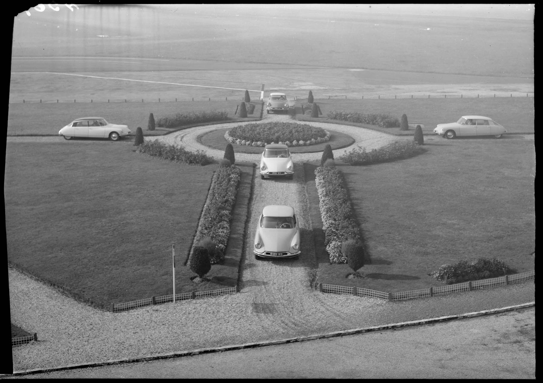 DS 19 - OCTOBRE 1955 - NB 4569