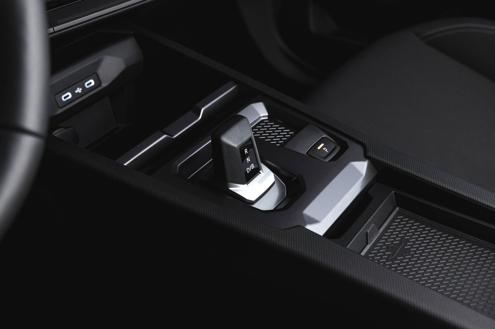 Dacia-Striker-Hybrid-155-10