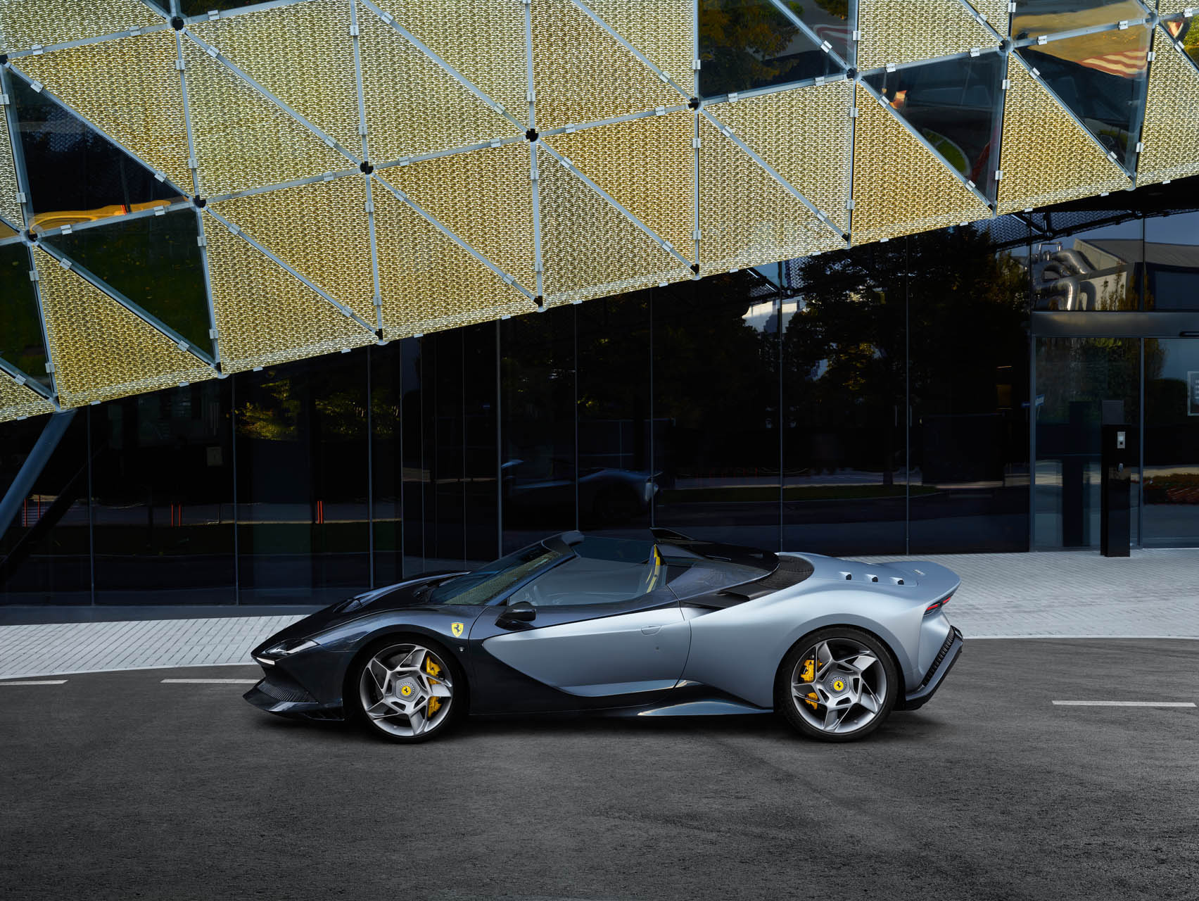 Ferrari SP8 01