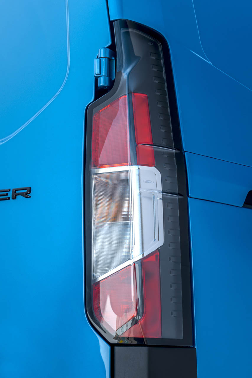 FORD E-TRANSIT COURIER 2023 04