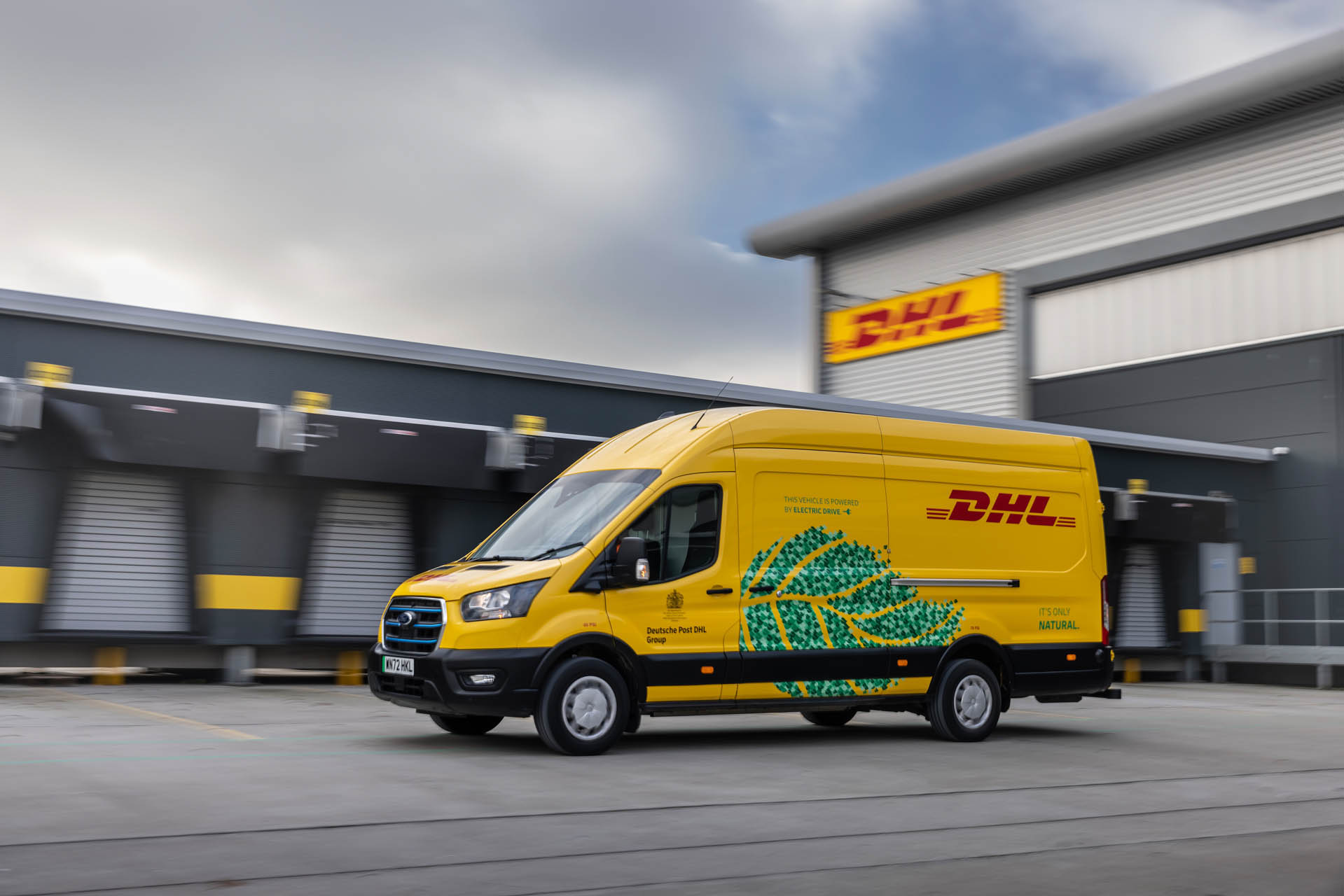 DHLExpressFordETransit04