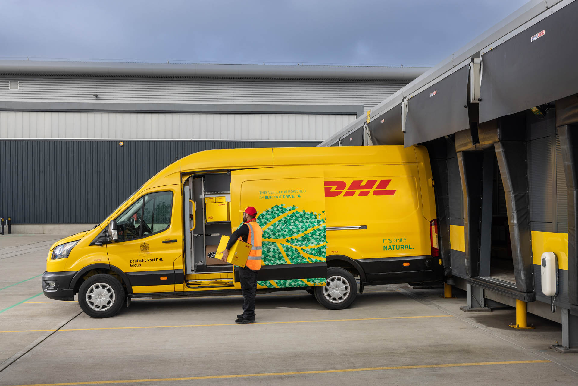DHLExpressFordETransit05