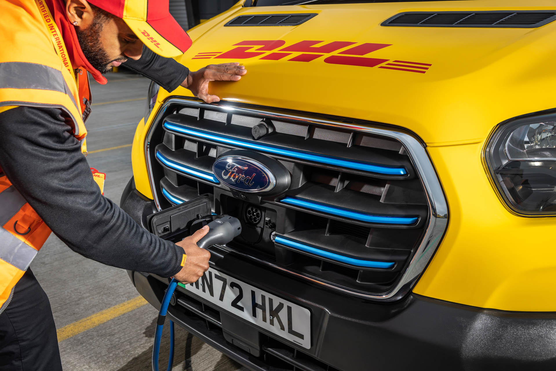 DHLExpressFordETransit07