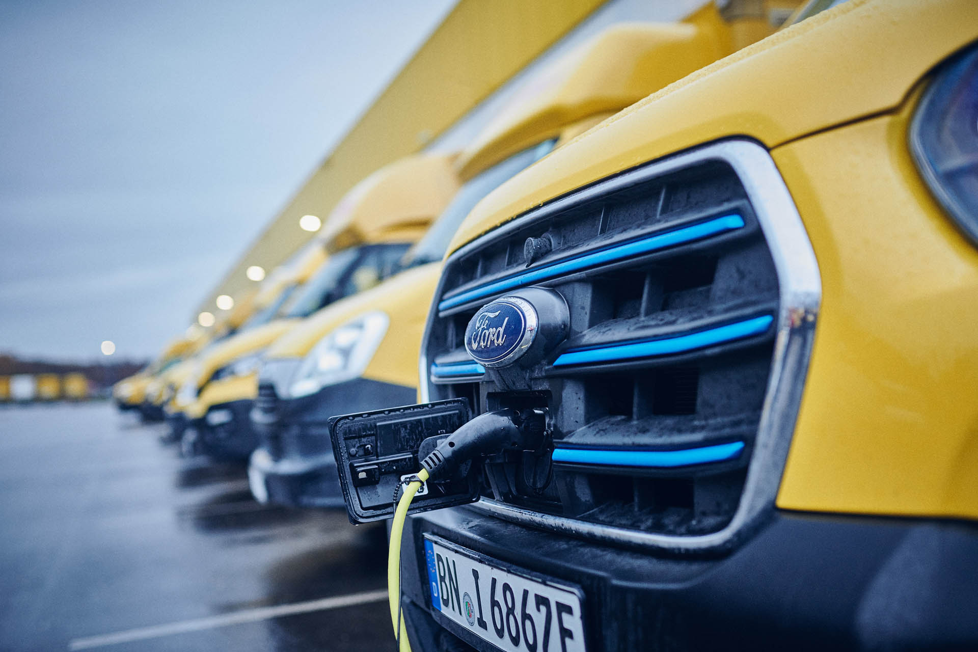 DHLExpressFordETransit13