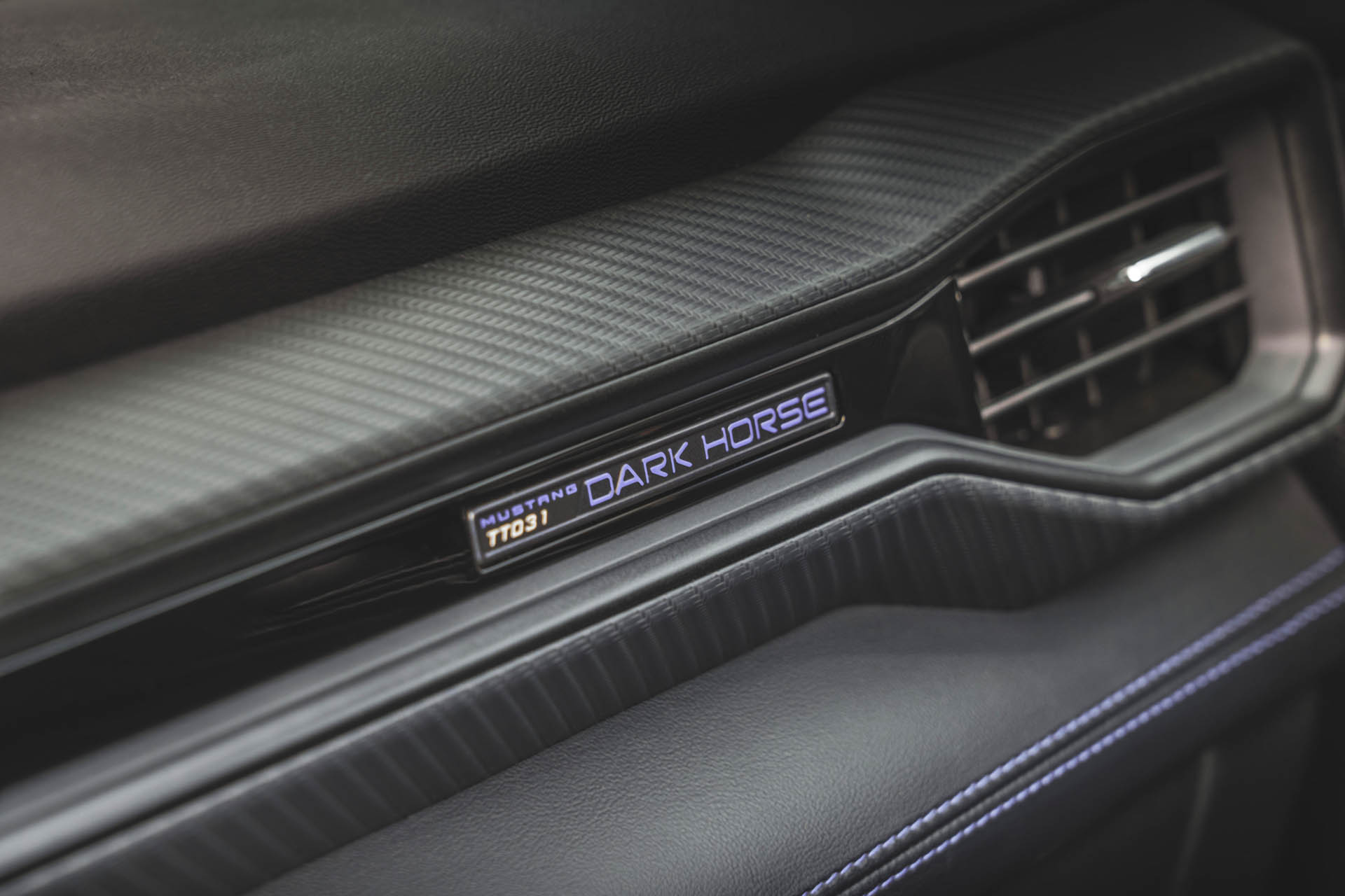 2024 FORD MUSTANG DARK-HORSE 17