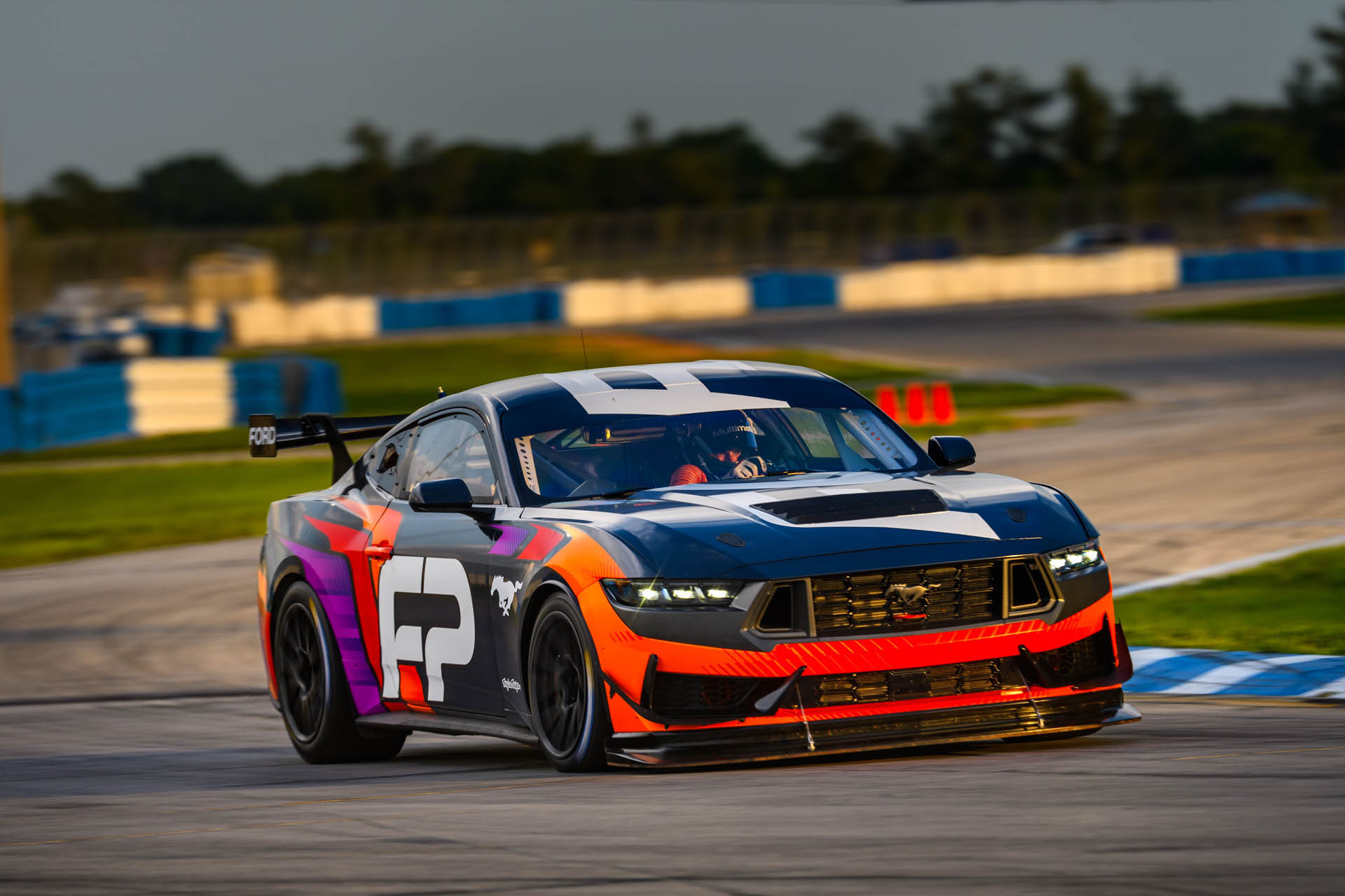 Ford Mustang GT4 18
