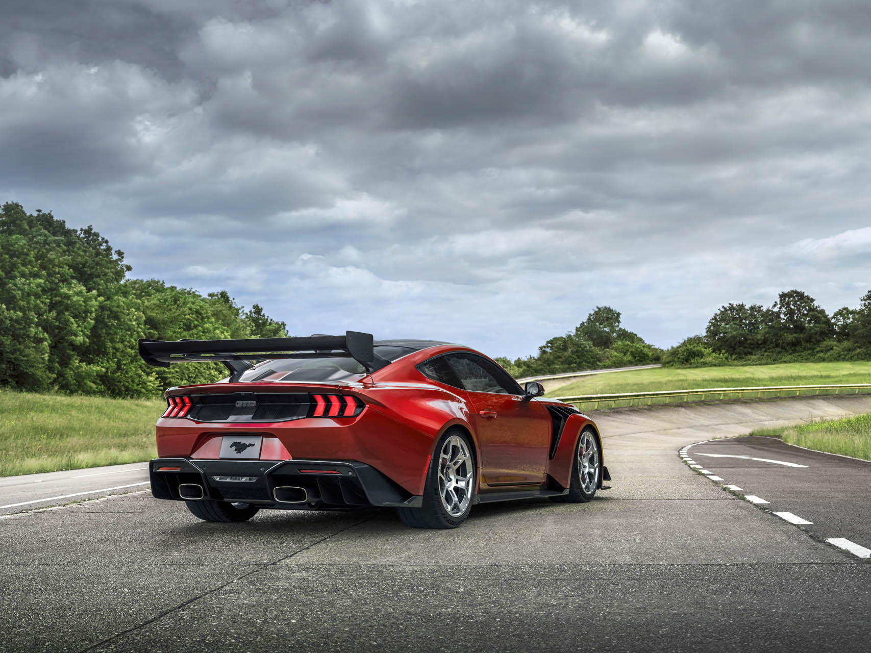 Ford Mustang GTD 2025 01