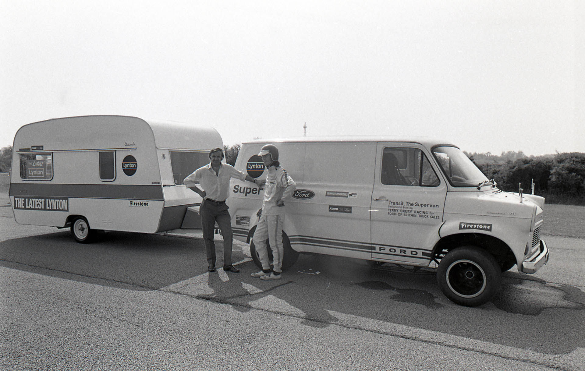 Ford Transit SuperVan 01