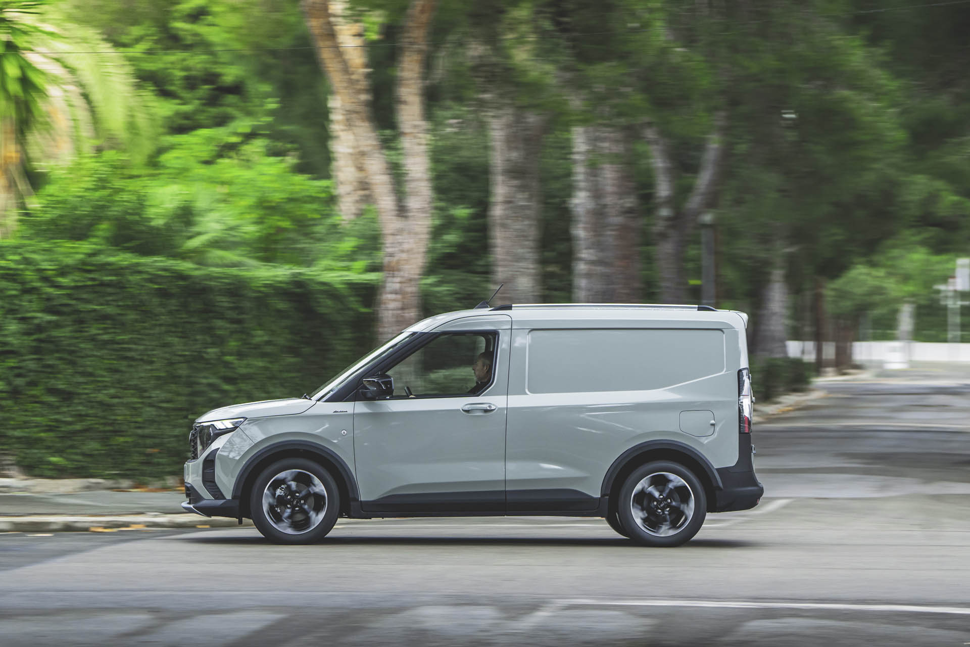 Ford Transit Courier 2024 07