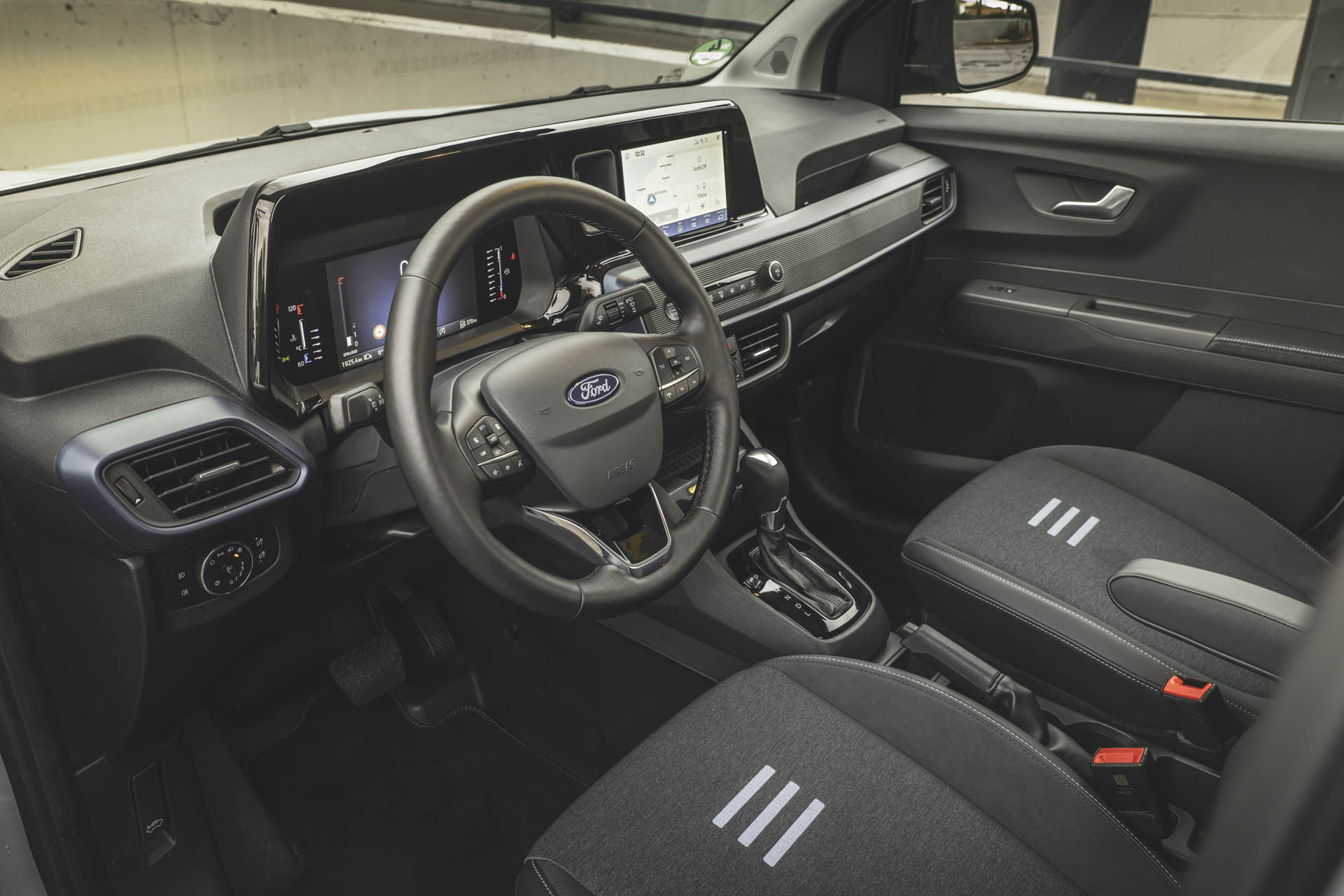 Ford Transit Courier 2024 15
