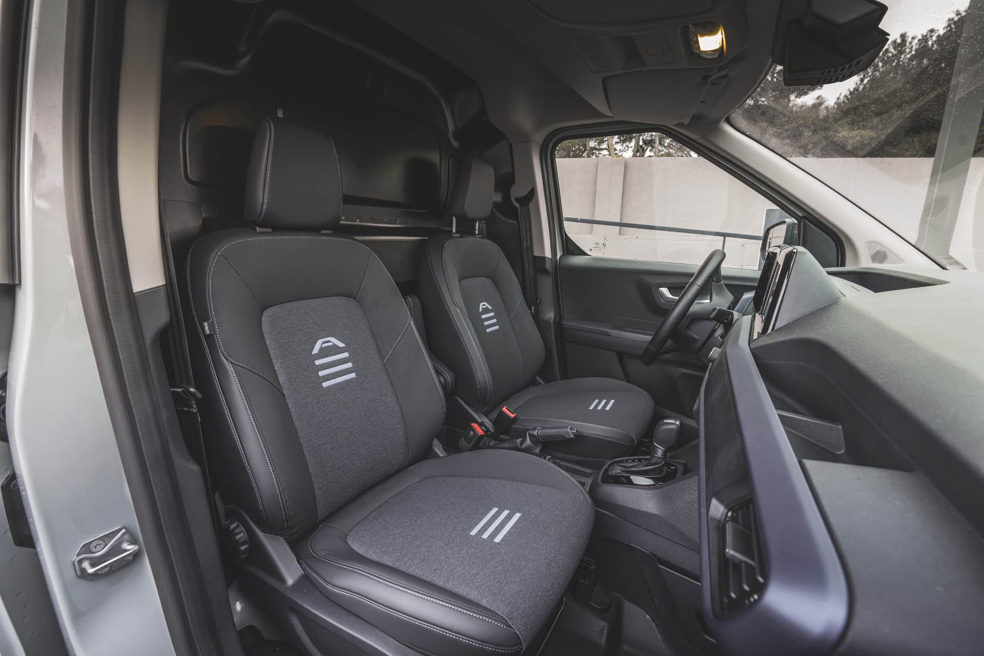 Ford Transit Courier 2024 17