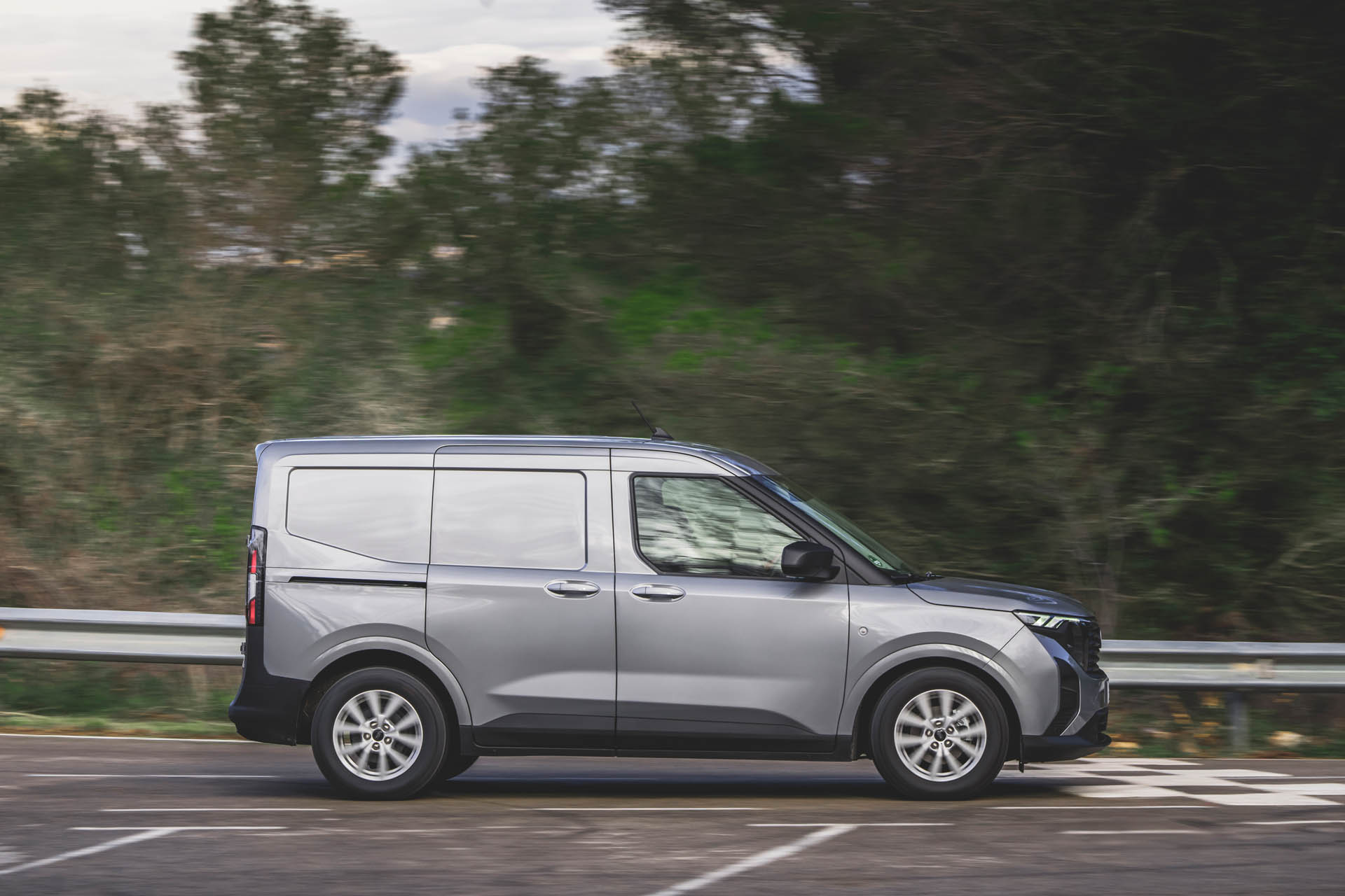 Ford Transit Courier 2024 34