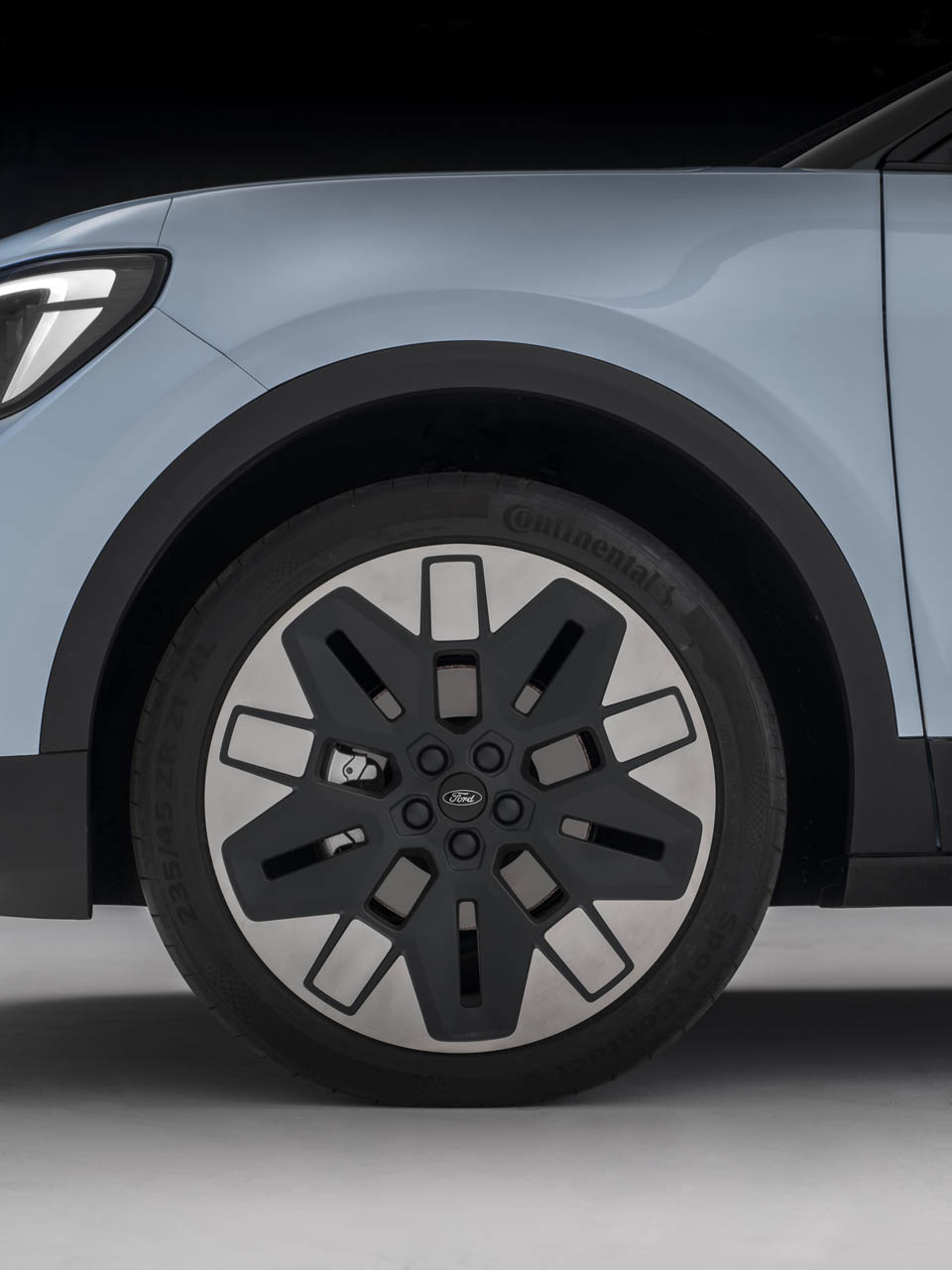 FORD Electric Explorer03
